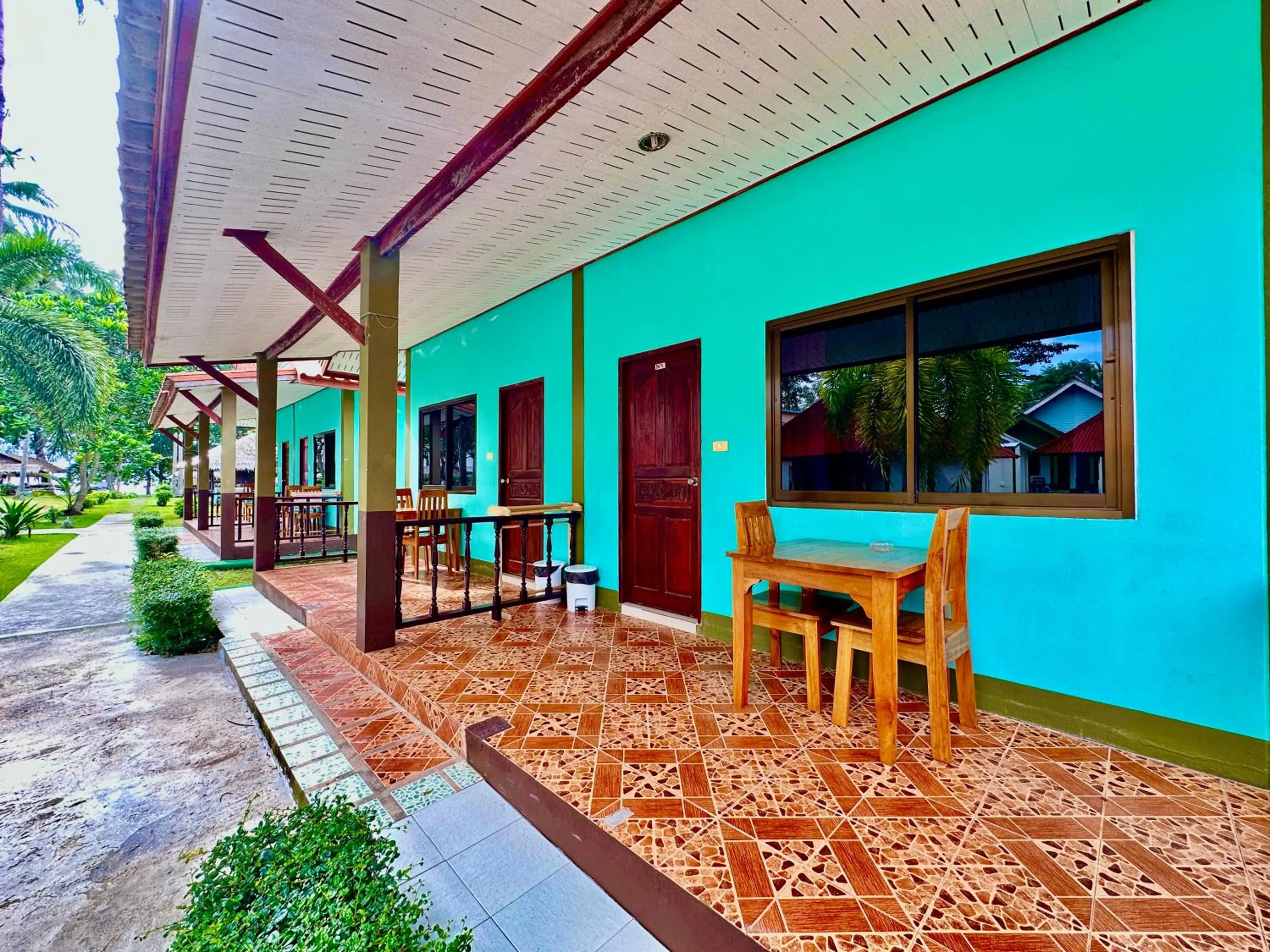 Facade/entrance in Lanta L.D. Beach Bungalow