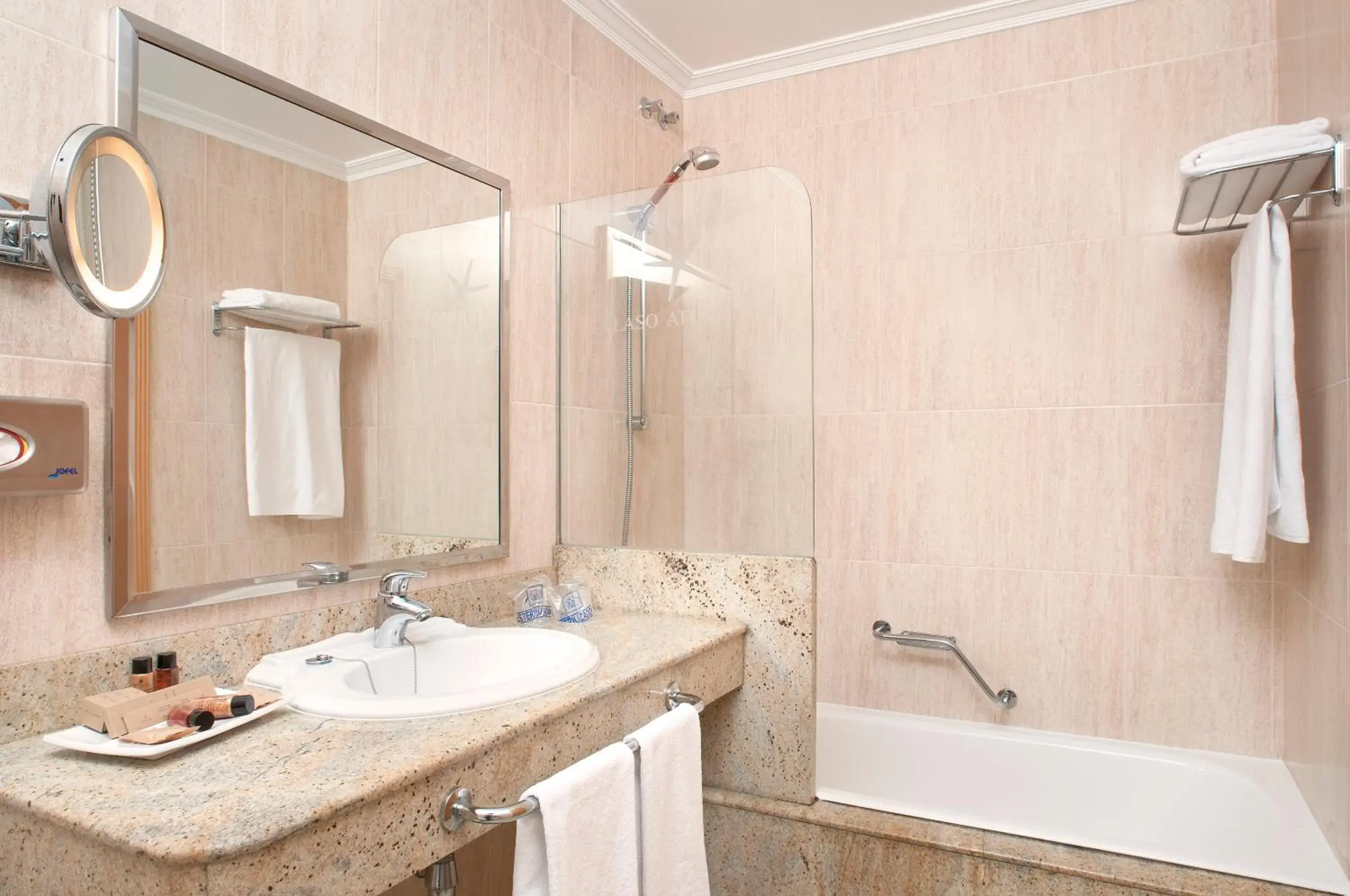 Twin Room with Spa Access in Talaso Atlántico Twin Room with Spa Access in Talaso Atlántico