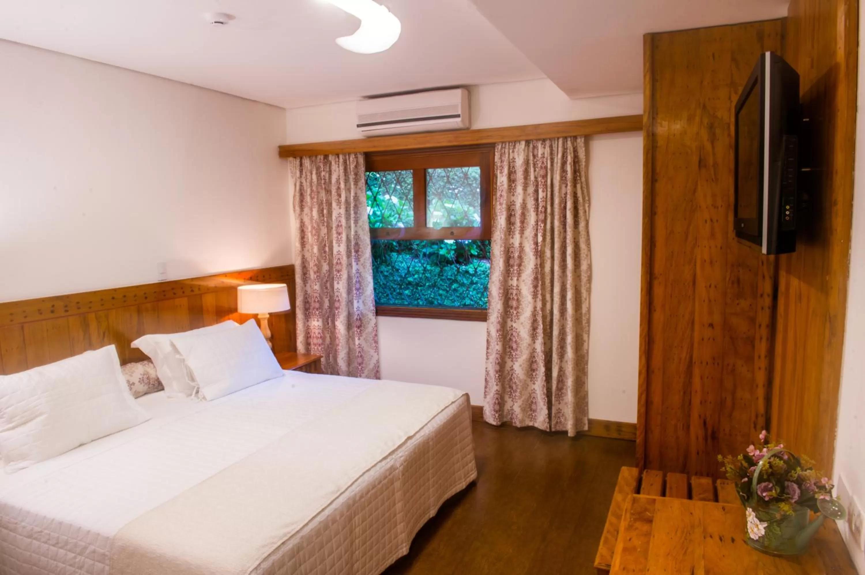 Bedroom, Bed in Pousada das Lavandas