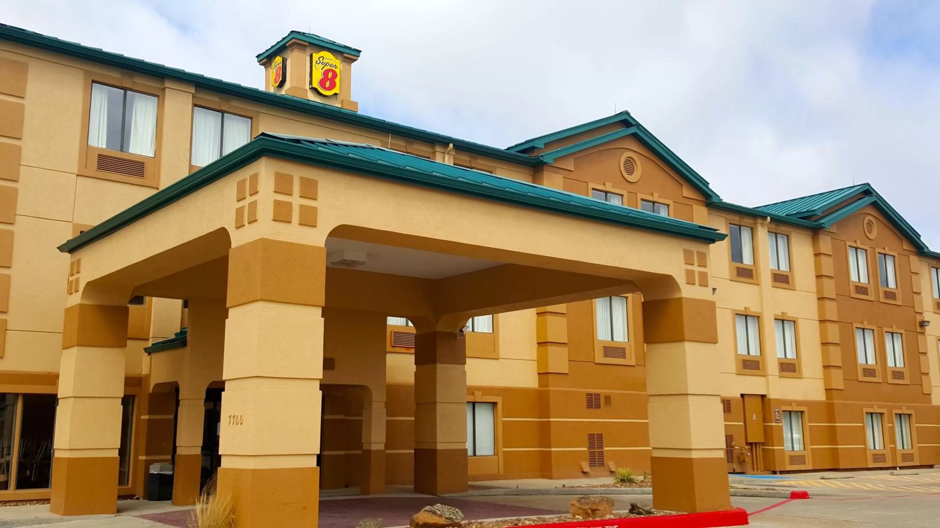 Facade/entrance in Super 8 by Wyndham Port Arthur/Nederland Area