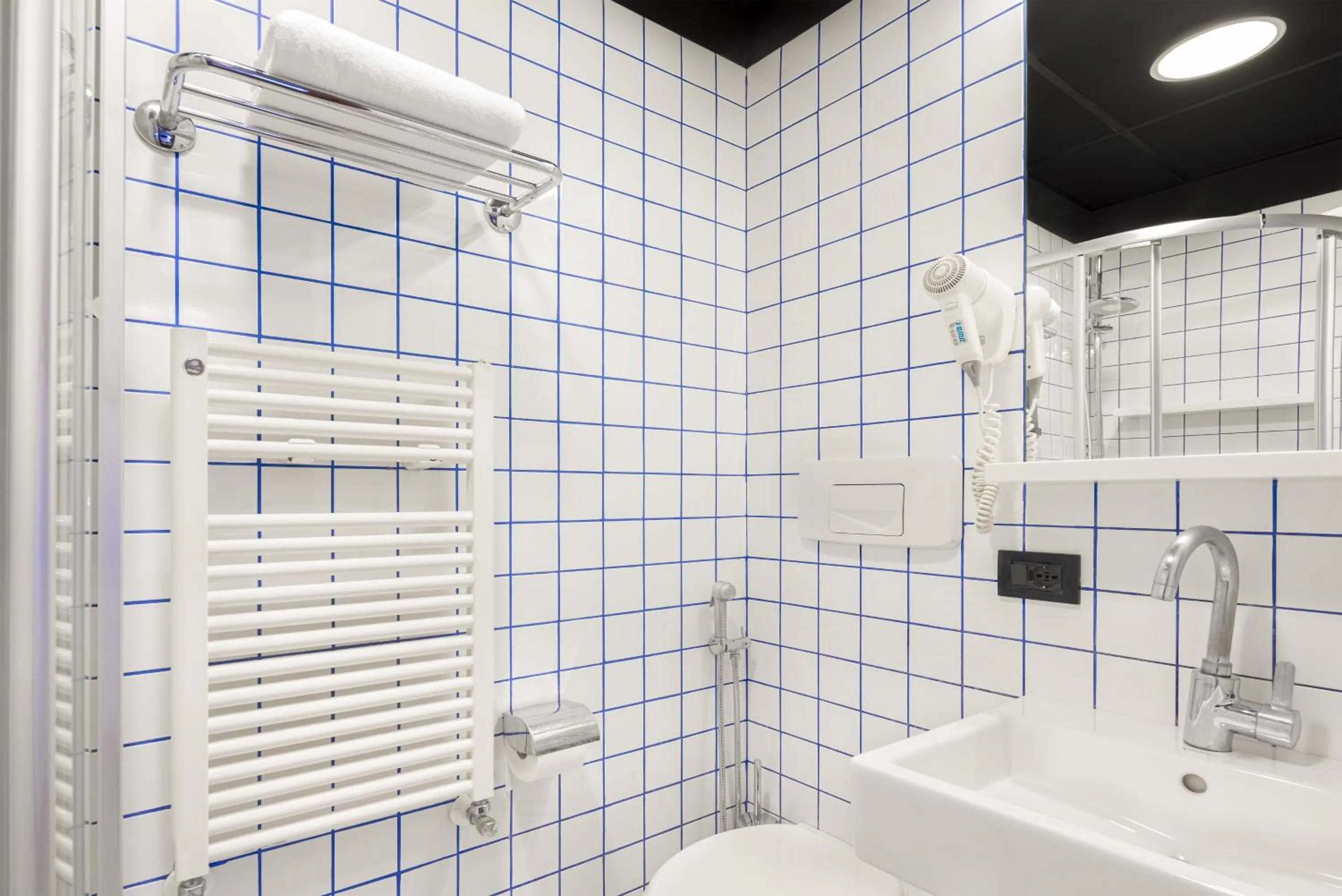 Shower in Generator Rome