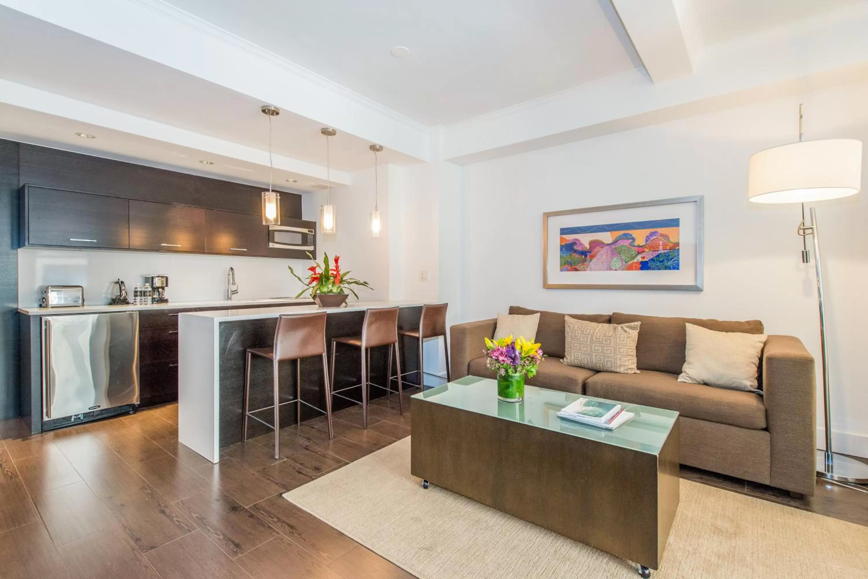 Kitchen or kitchenette in Lombardy Hotel