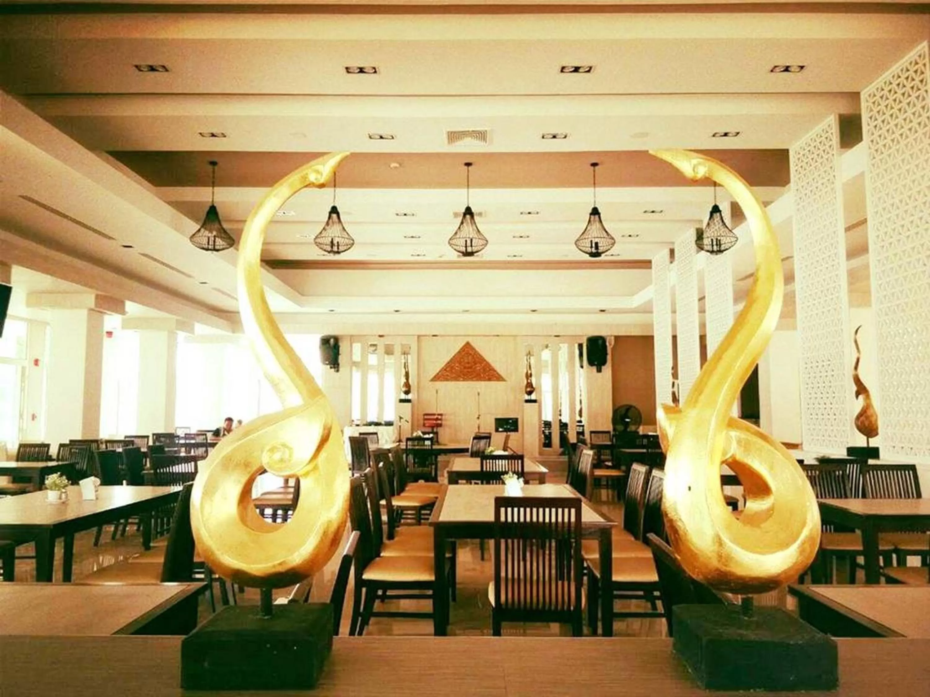 Restaurant/places to eat in Green Lake Resort - SHA Extra Plus Certified