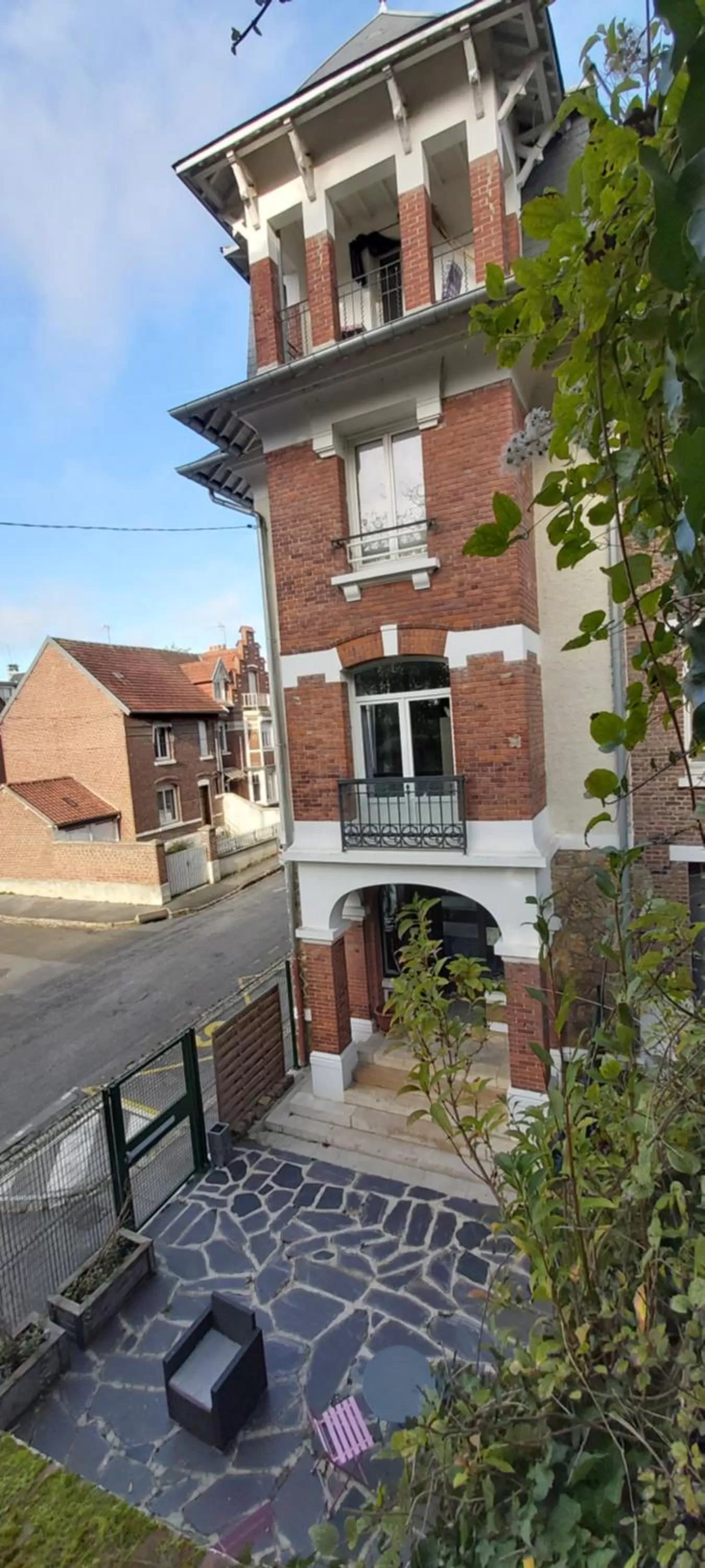 Property building in Auberge des Remparts