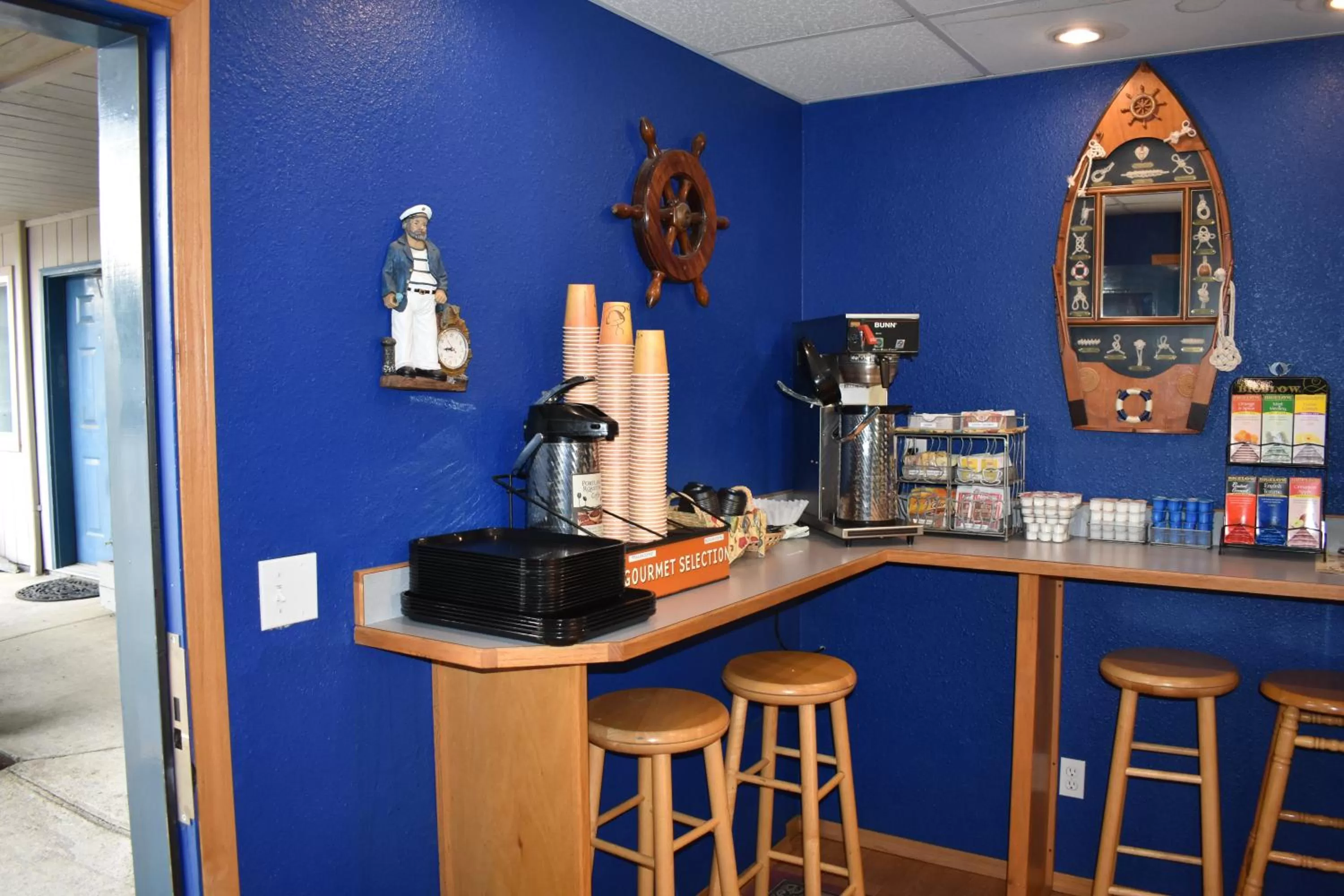 Kitchen/Kitchenette in Lighthouse Cove Inn