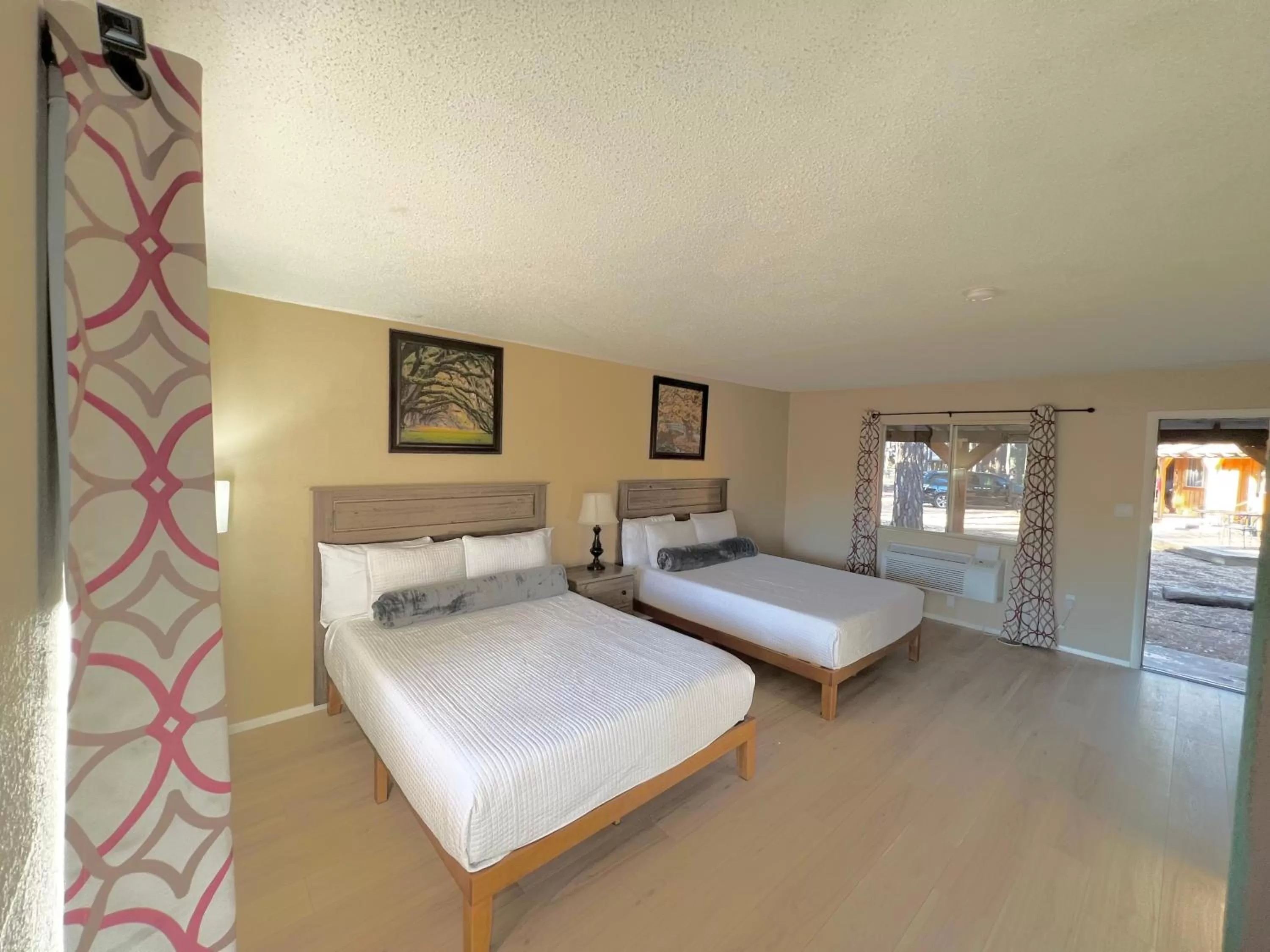 Bed in TimberLodge Inn