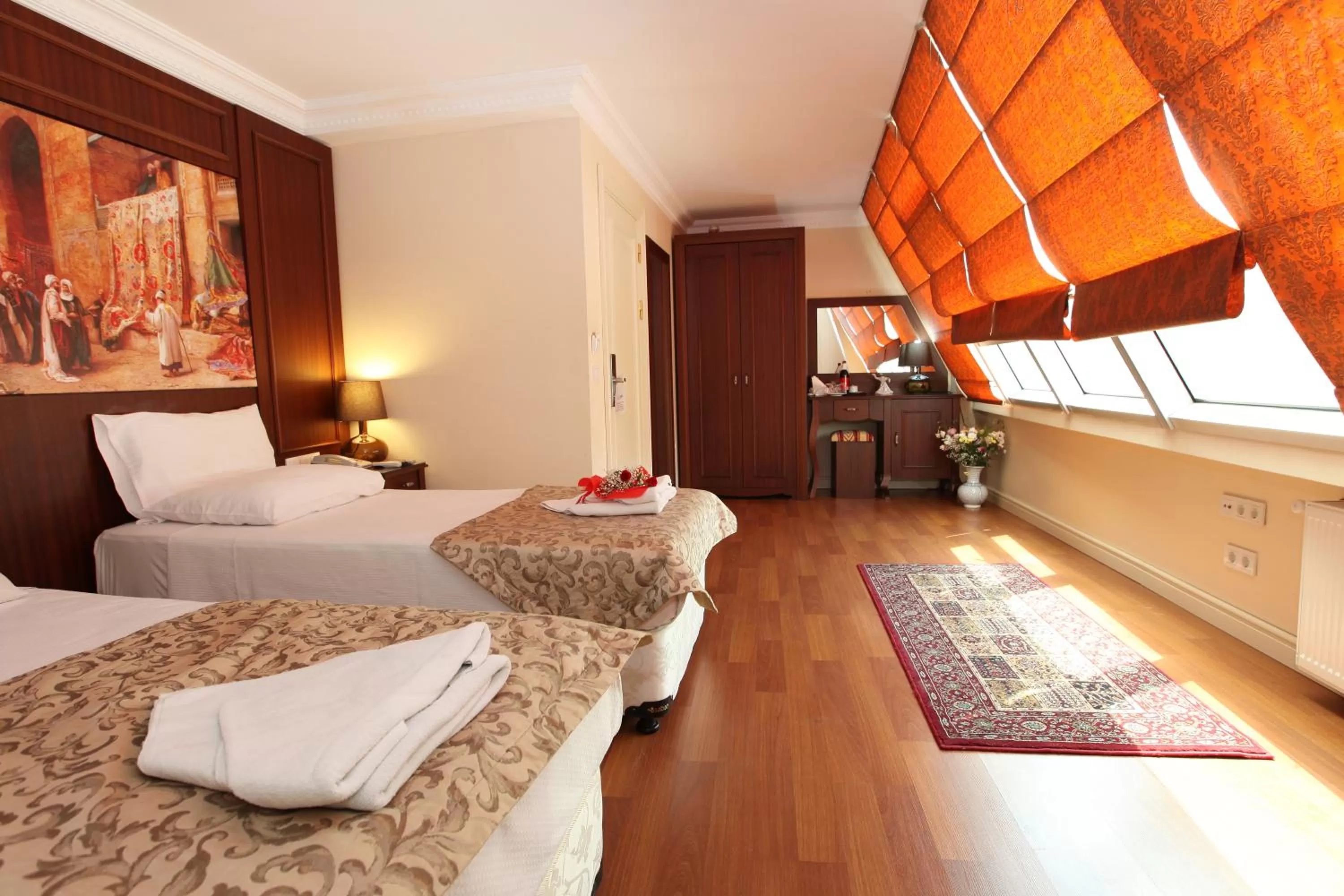 Photo of the whole room, Bed in Sirkeci Park Hotel