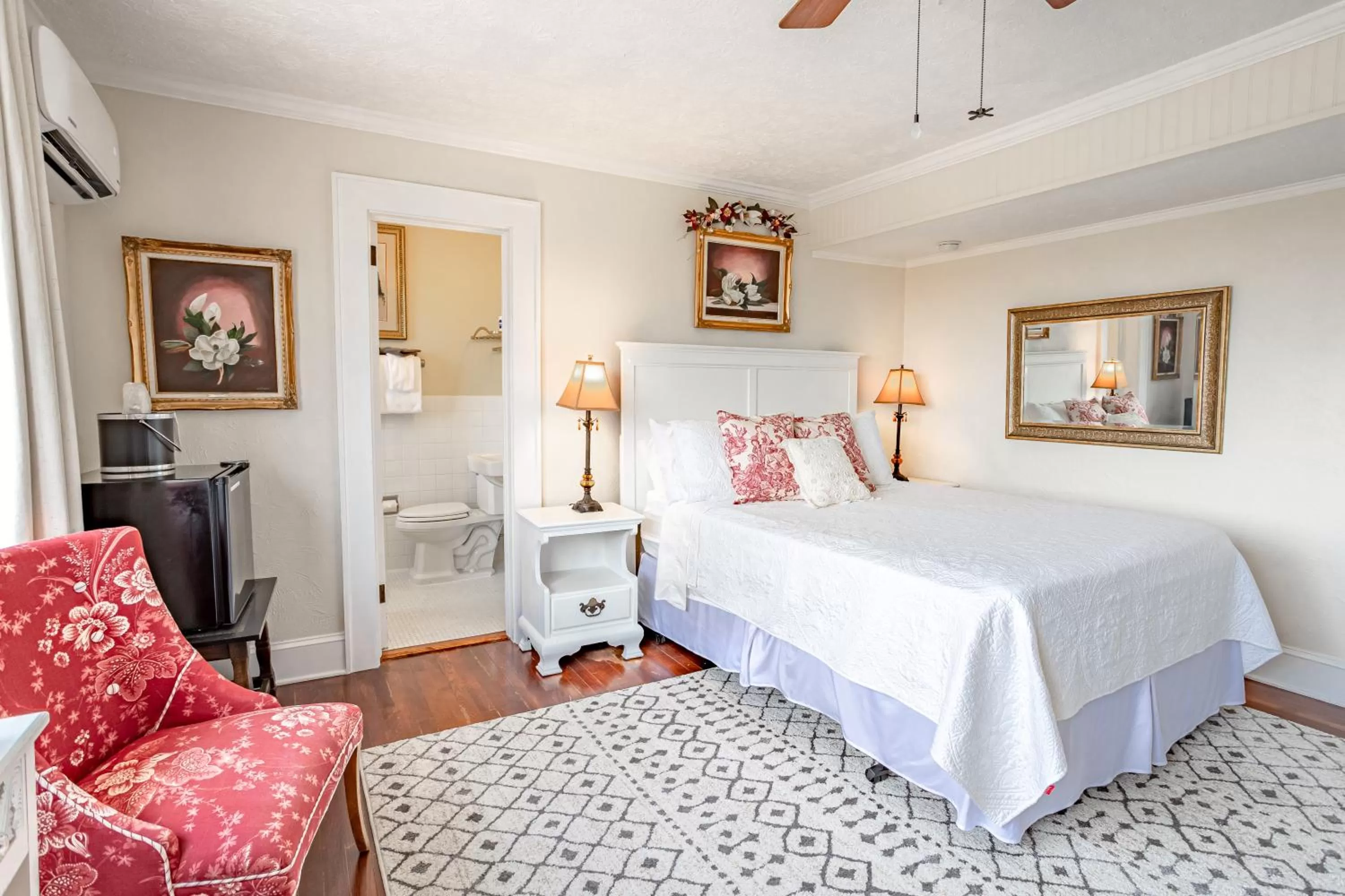 Bedroom, Bed in Echo Mountain Inn