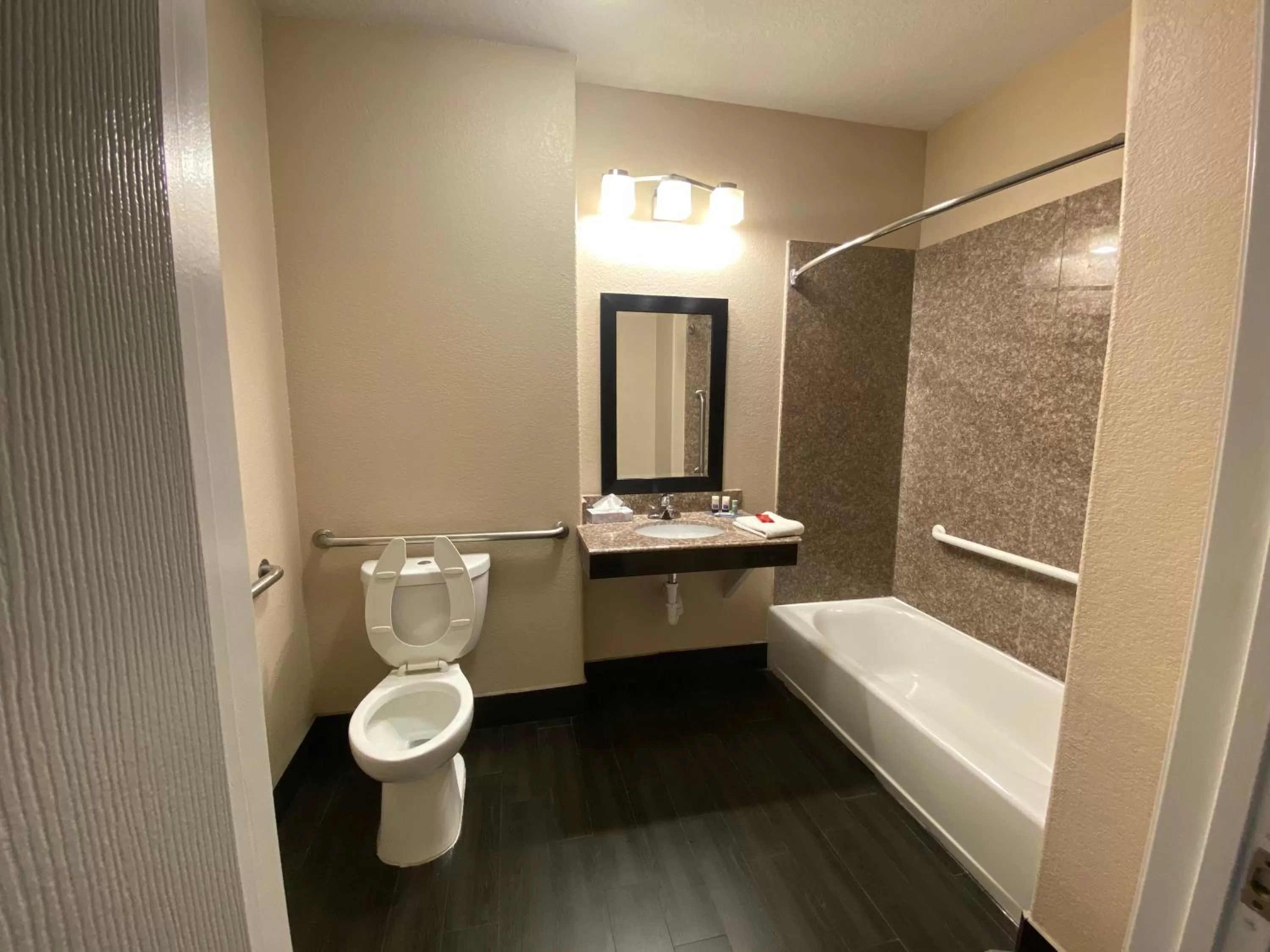 Queen Room with Two Queen Beds with Bathtub - Disability Access in Galveston Beach Hotel