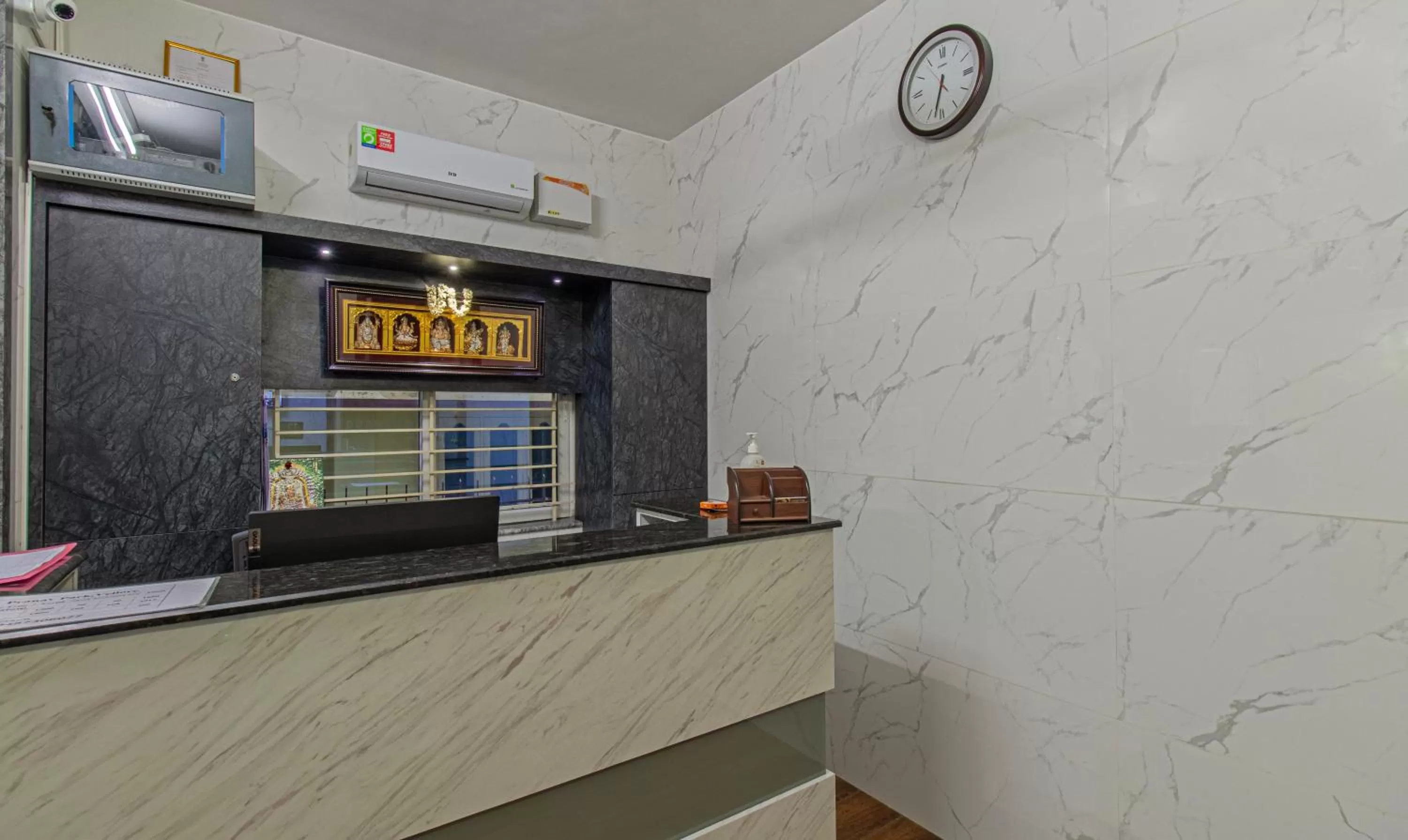 Lobby or reception in Treebo Pranav Park