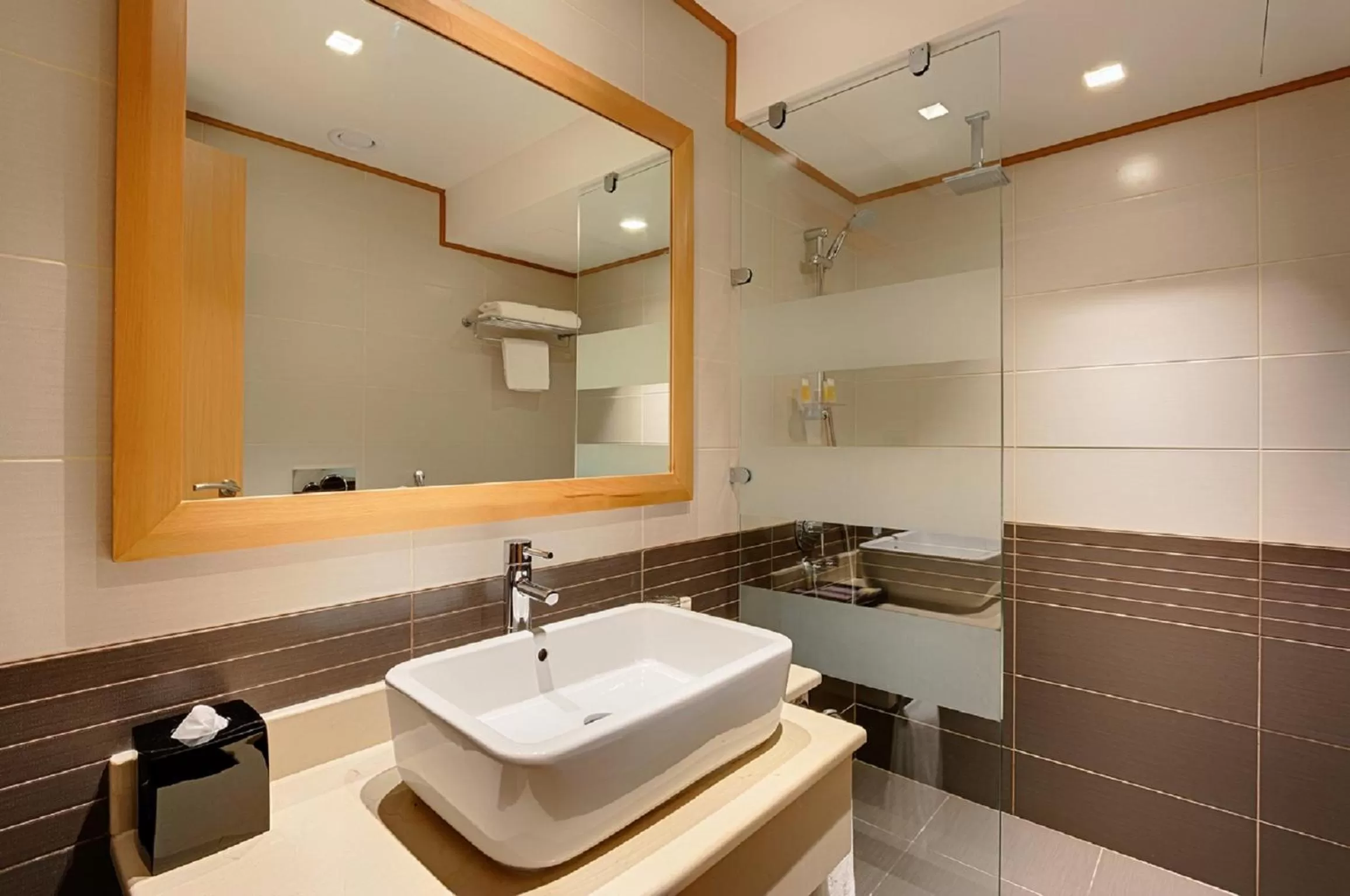 Shower in Spectrums Al Salamah Jeddah