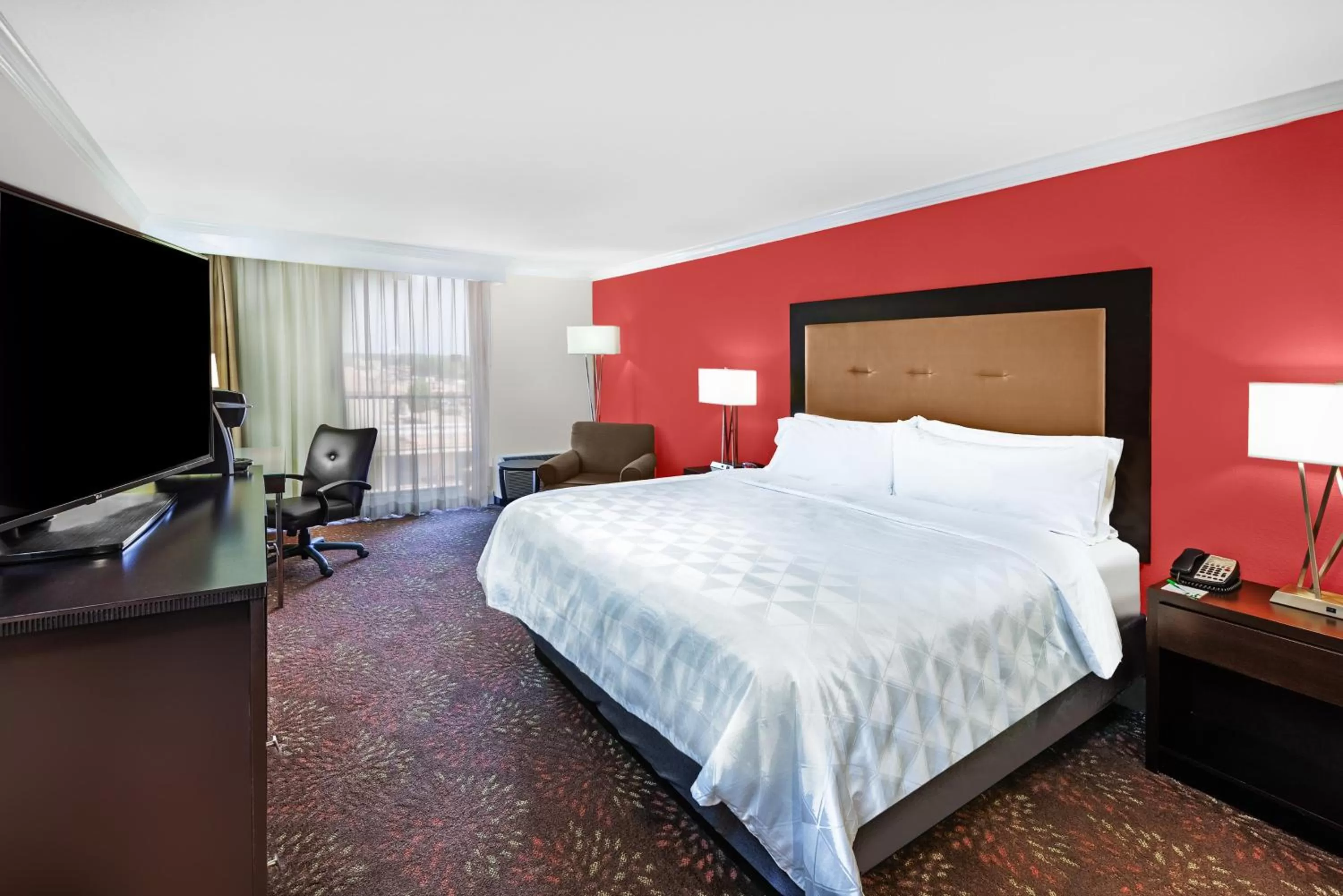 Photo of the whole room, Bed in Holiday Inn Tyler - Conference Center by IHG