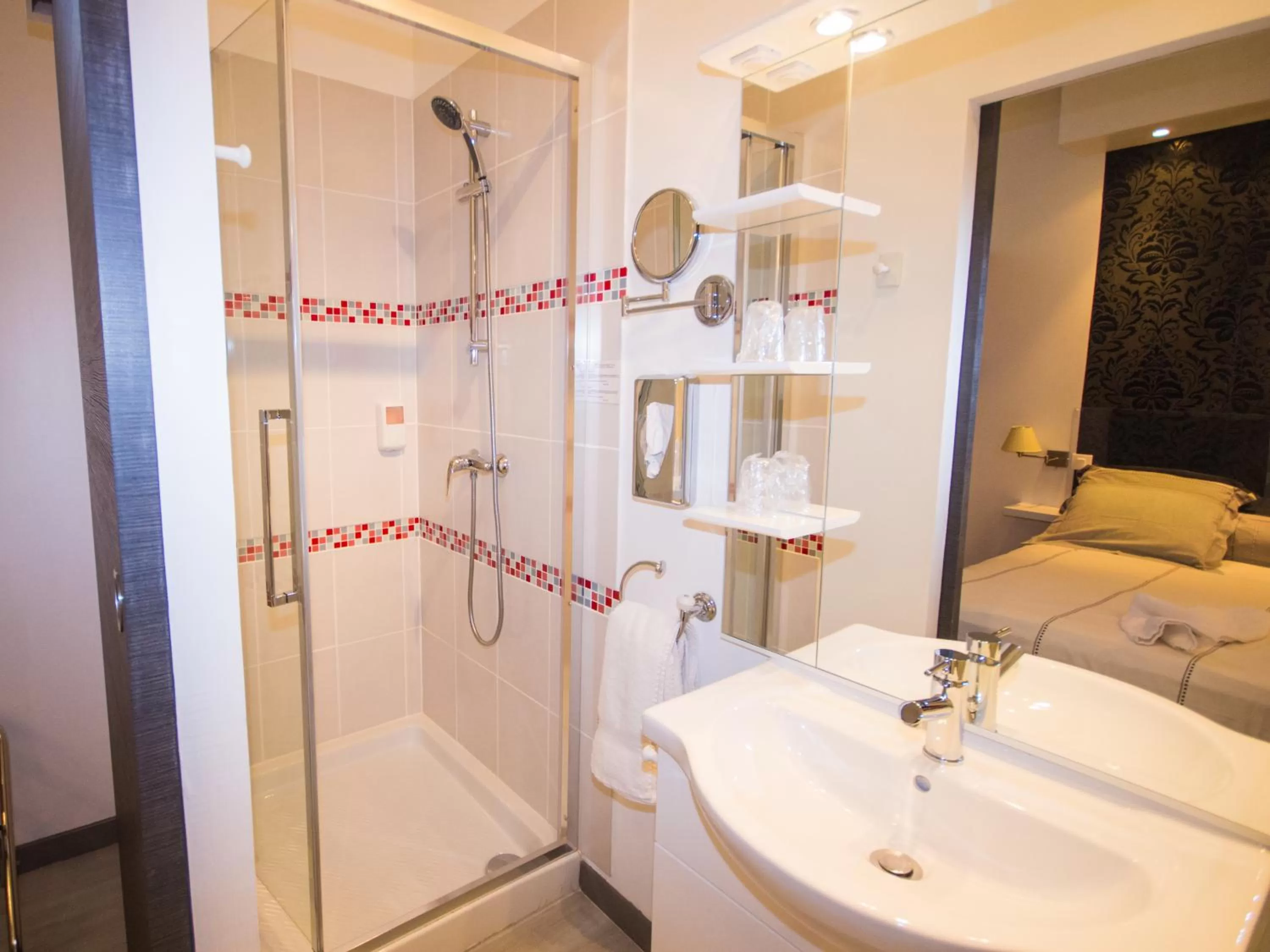 Bathroom in Hôtel Saint Jean