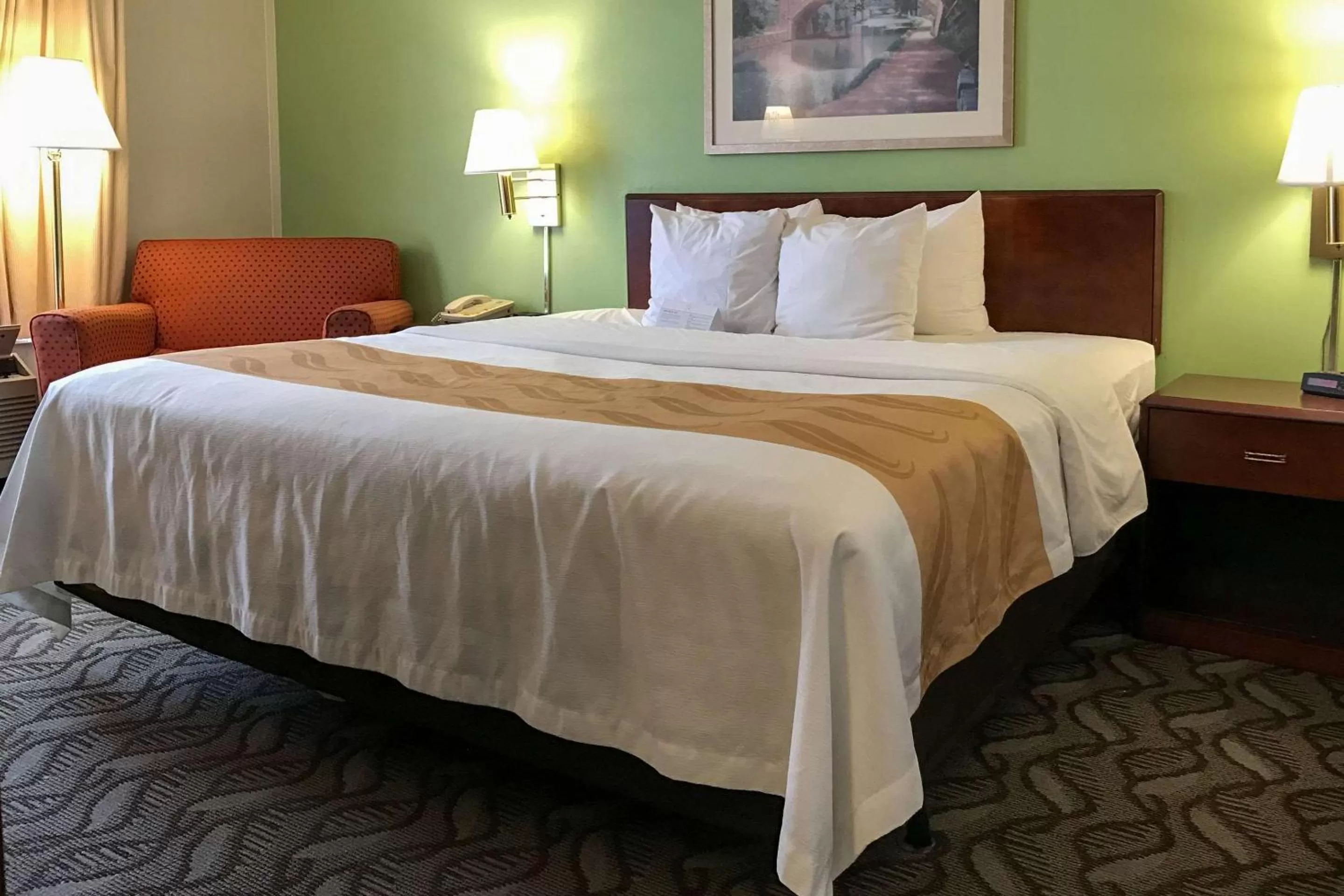Photo of the whole room in Quality Inn