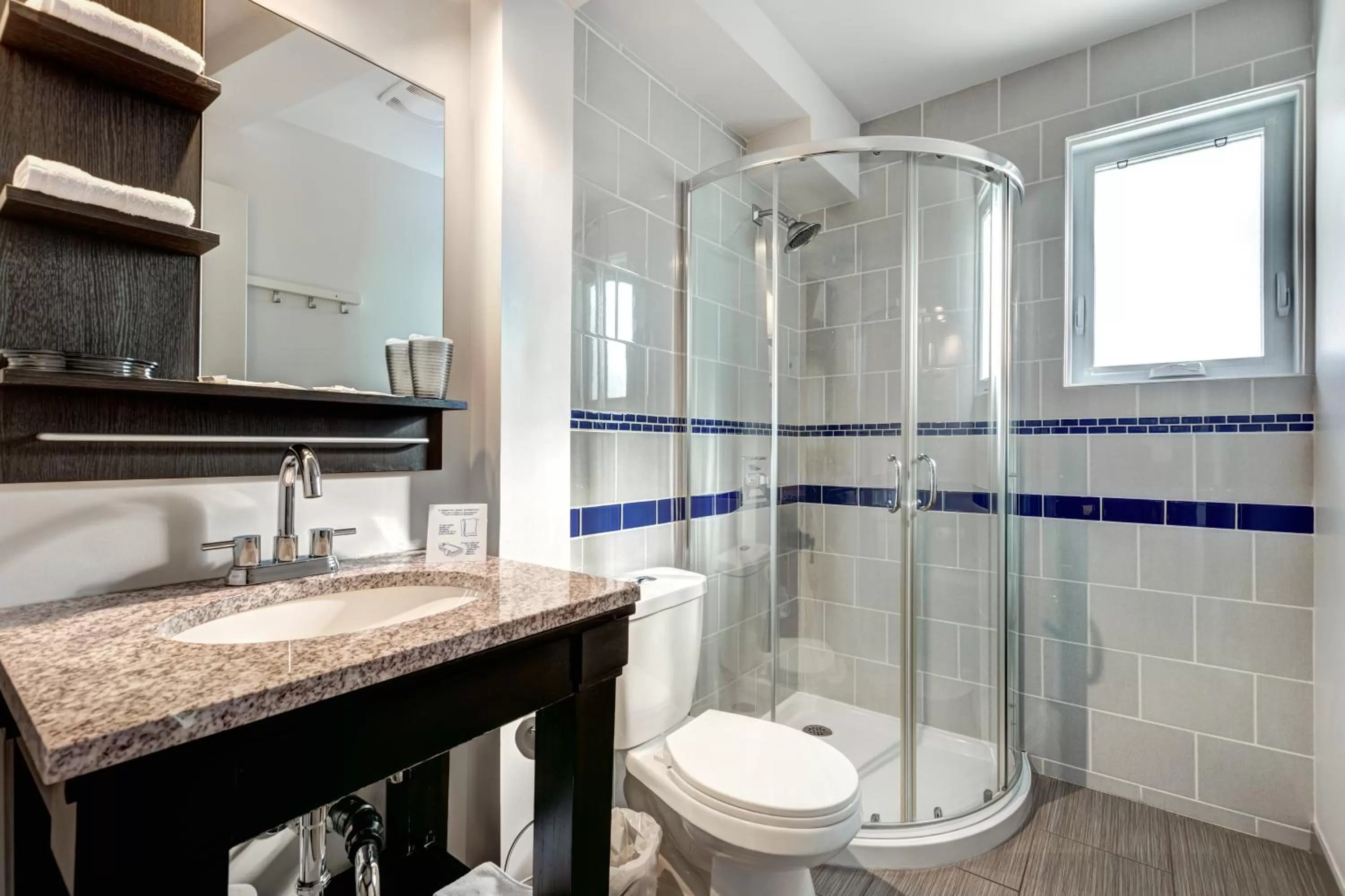 Shower in Auberge St. Jacques