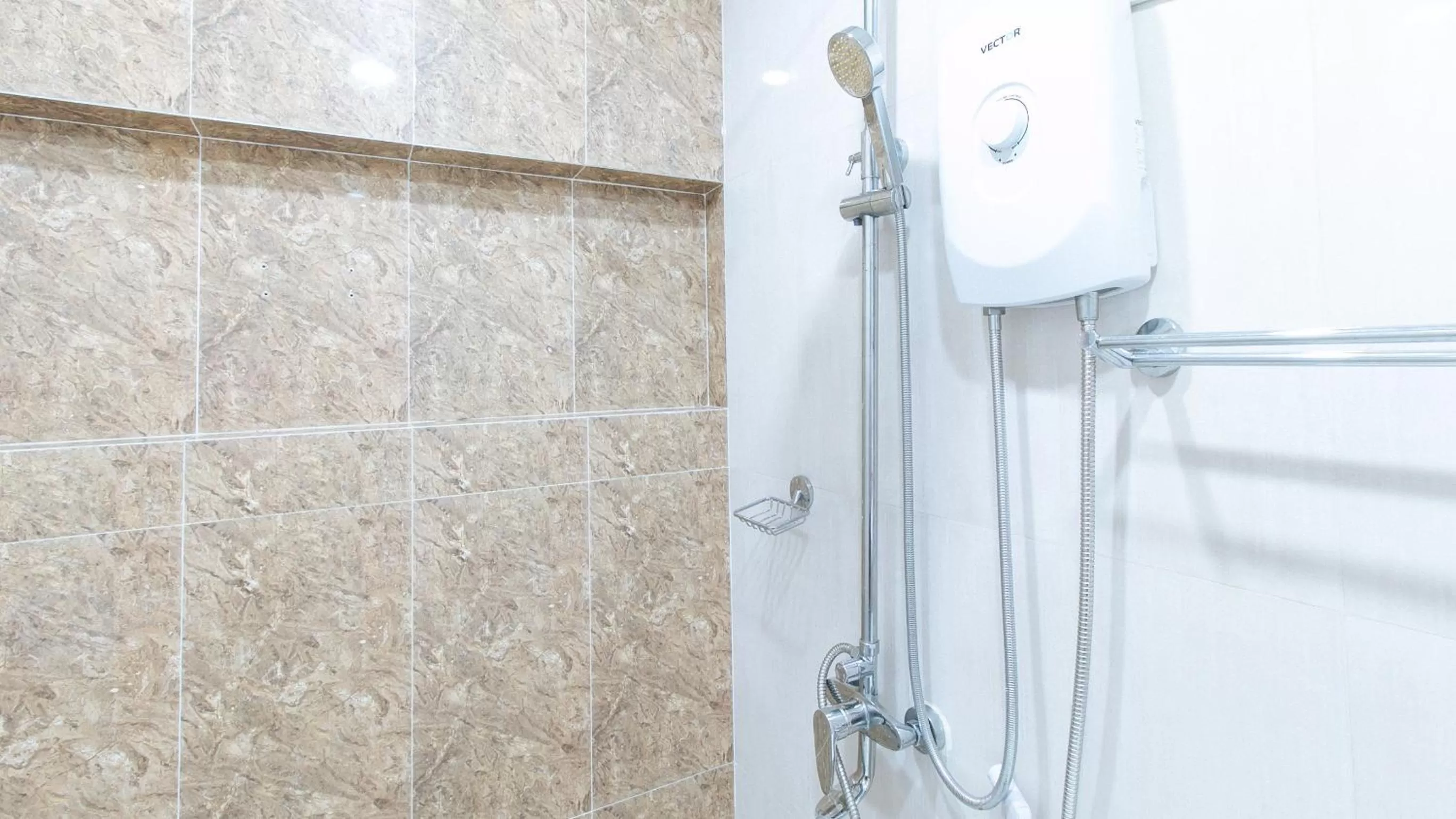 Shower in RedDoorz at Timog Avenue Quezon City