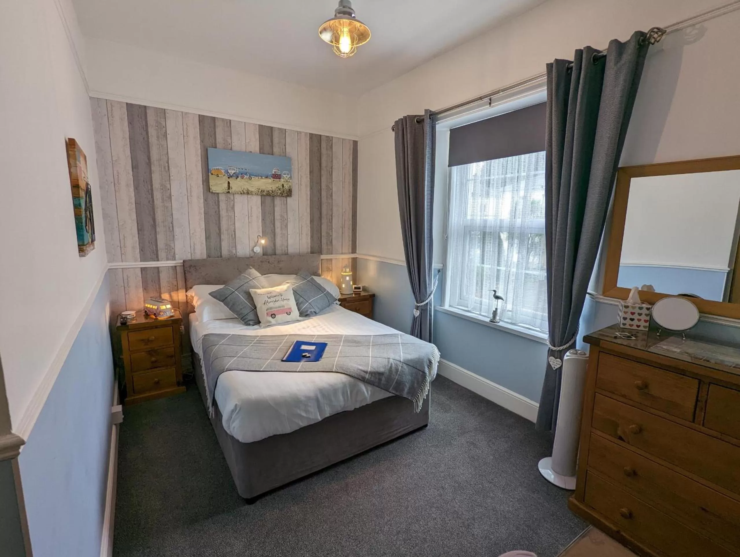 Bedroom, Bed in Abingdon House