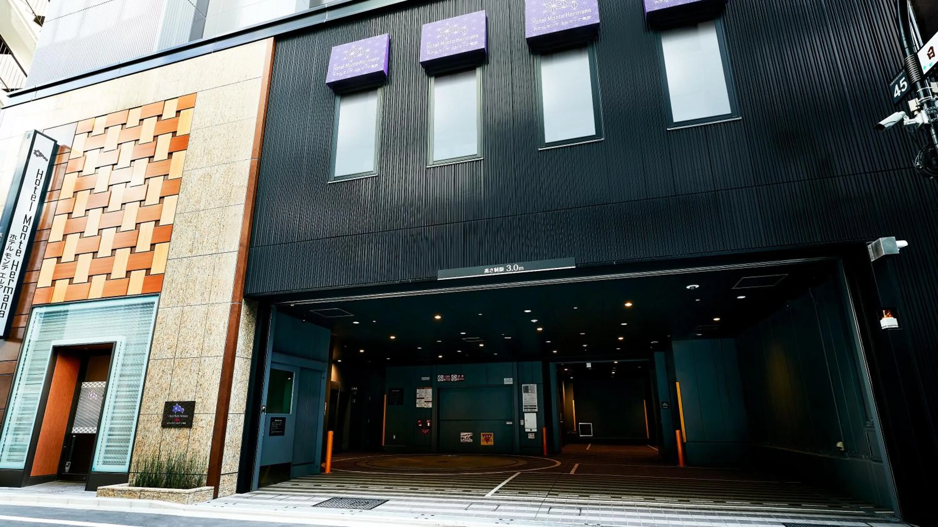 Facade/entrance in Hotel Monte Hermana Tokyo