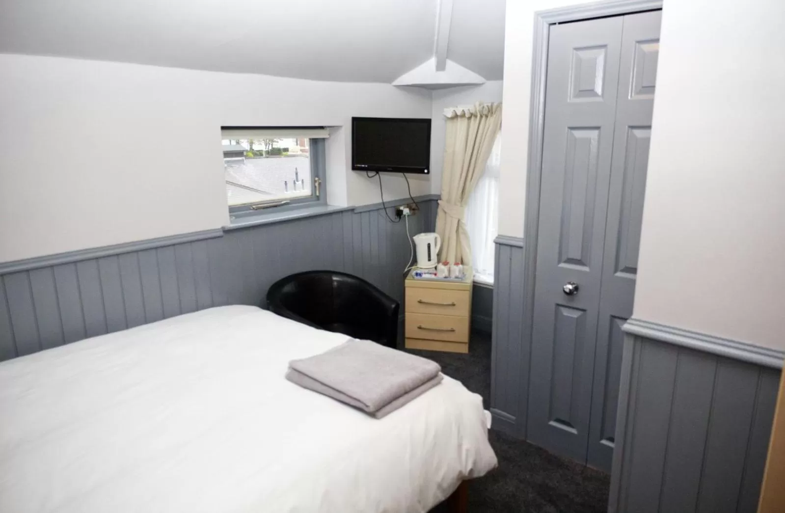 Bed in Mallowview Bed and Breakfast