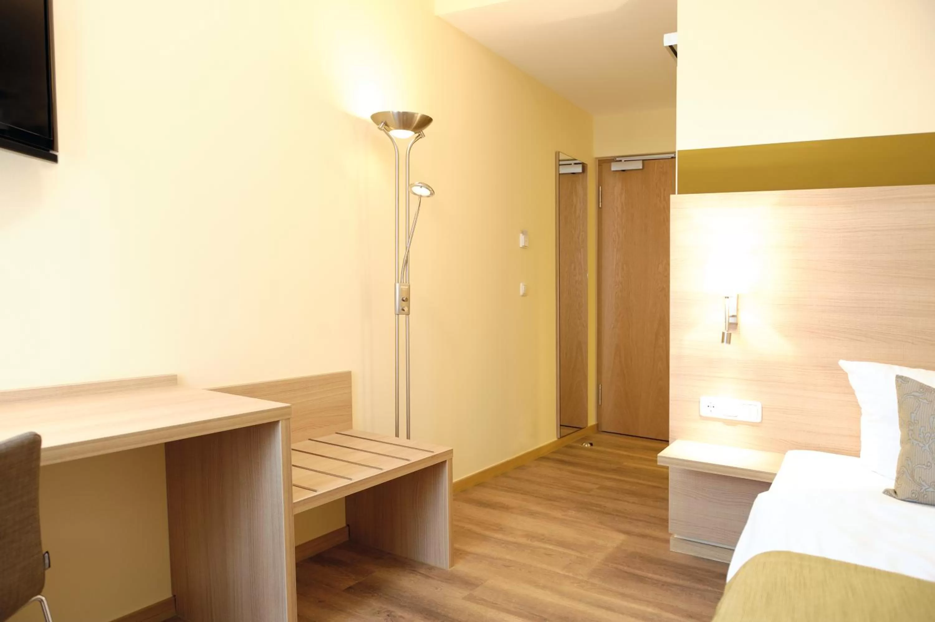 Decorative detail, Bed in Hotel & Gasthaus DAS RÖHRL Straubing