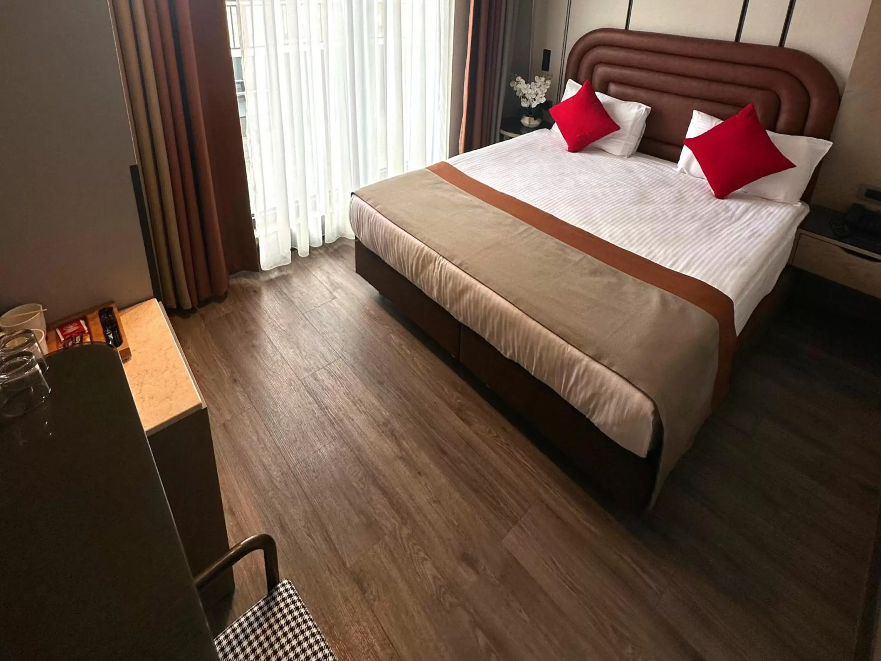 Deluxe King Room in Edition Old City Hotel Deluxe King Room in Edition Old City Hotel