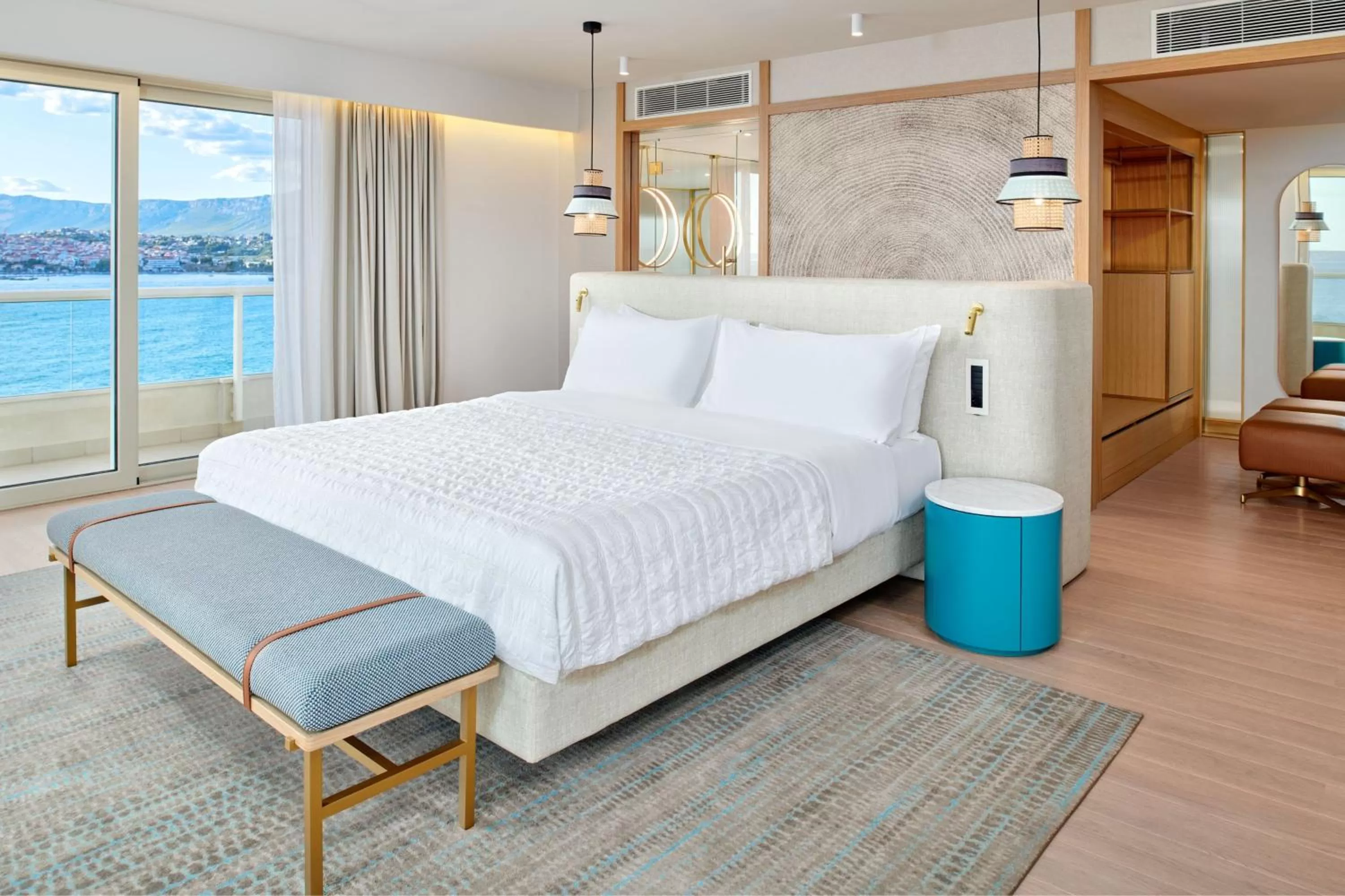 Bedroom, Bed in Le Meridien Lav Split