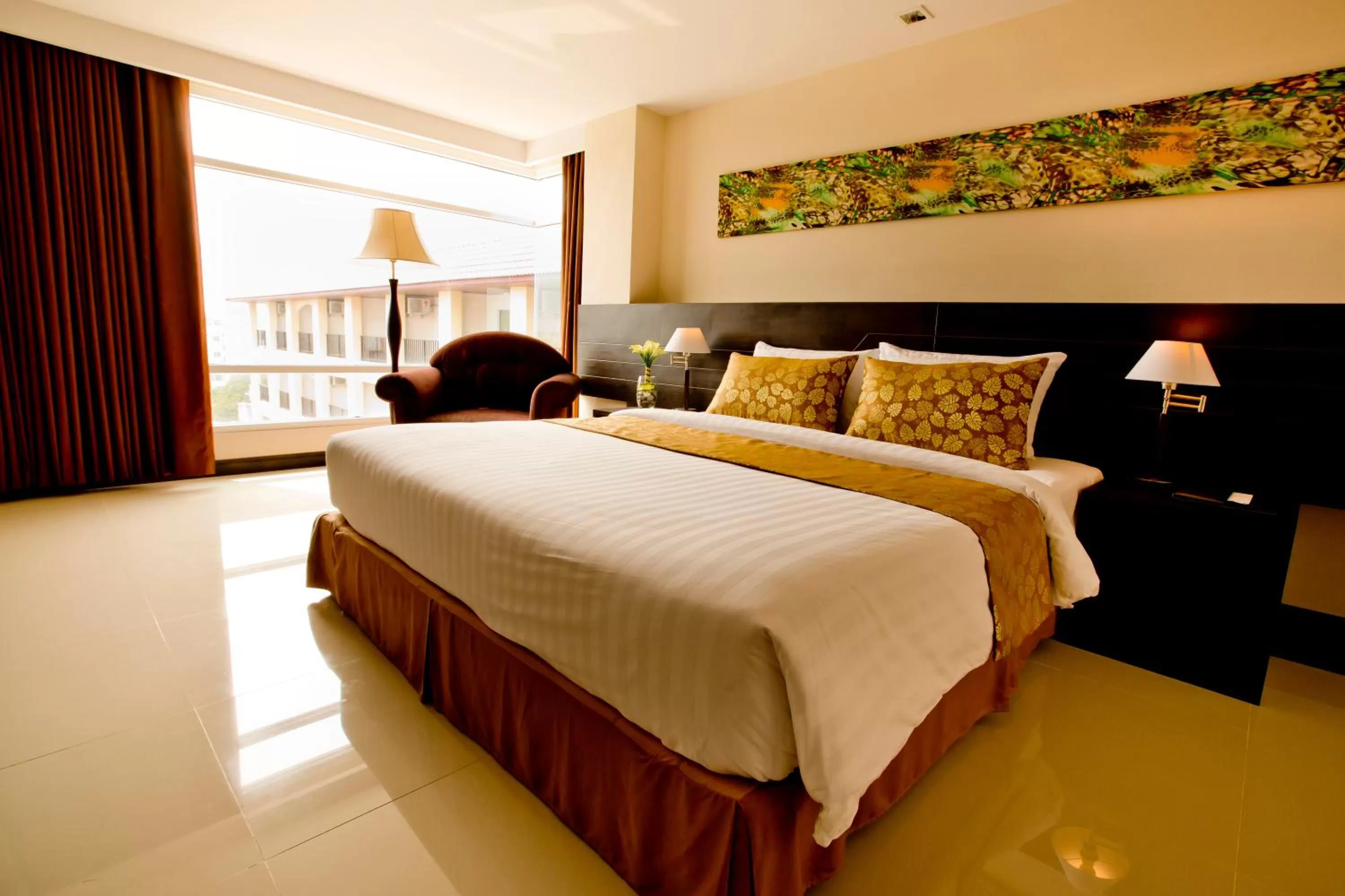 Bedroom, Bed in Sinsuvarn Airport Suite Hotel