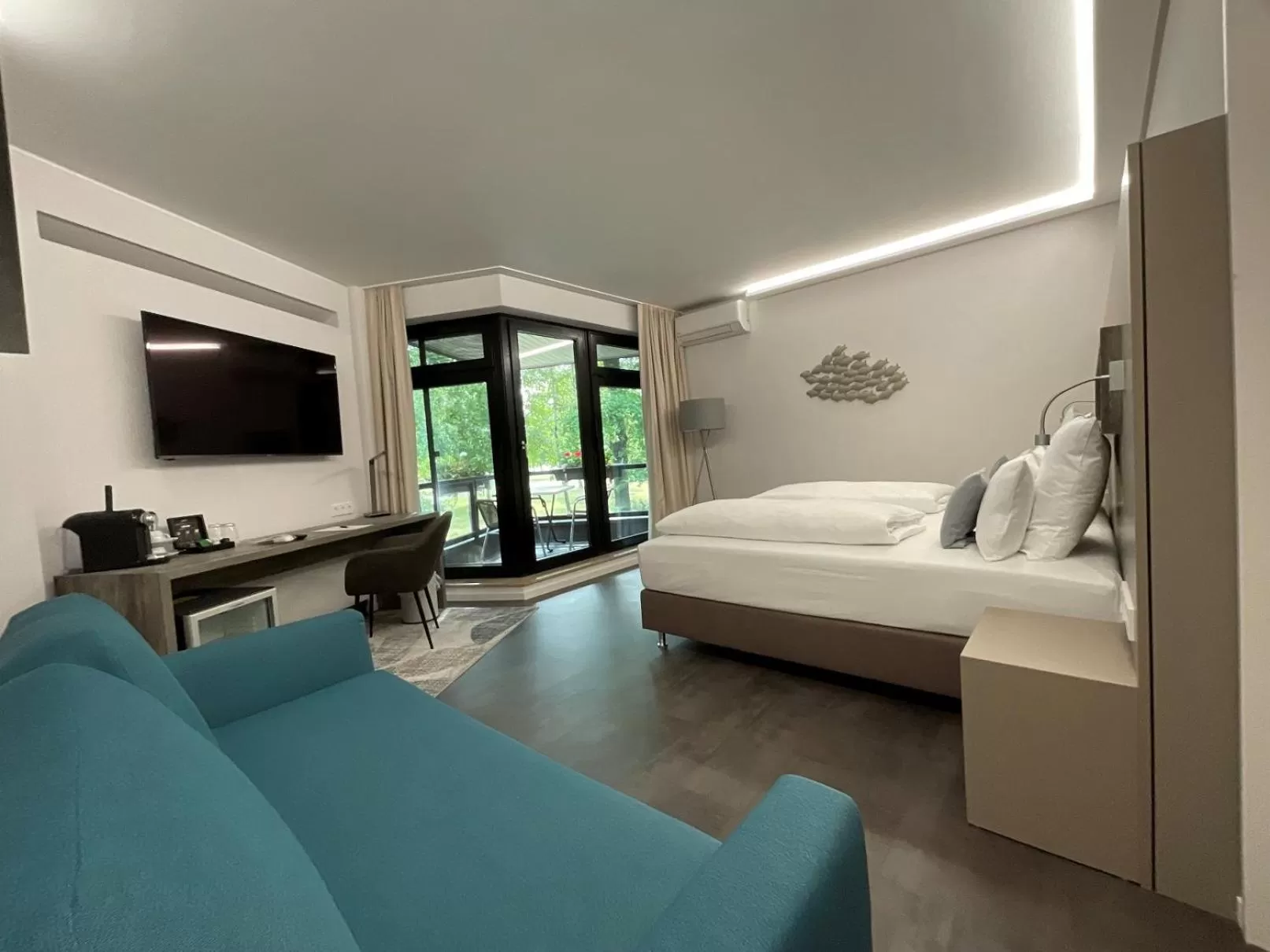 Photo of the whole room, Bed in Seehotel am Tankumsee