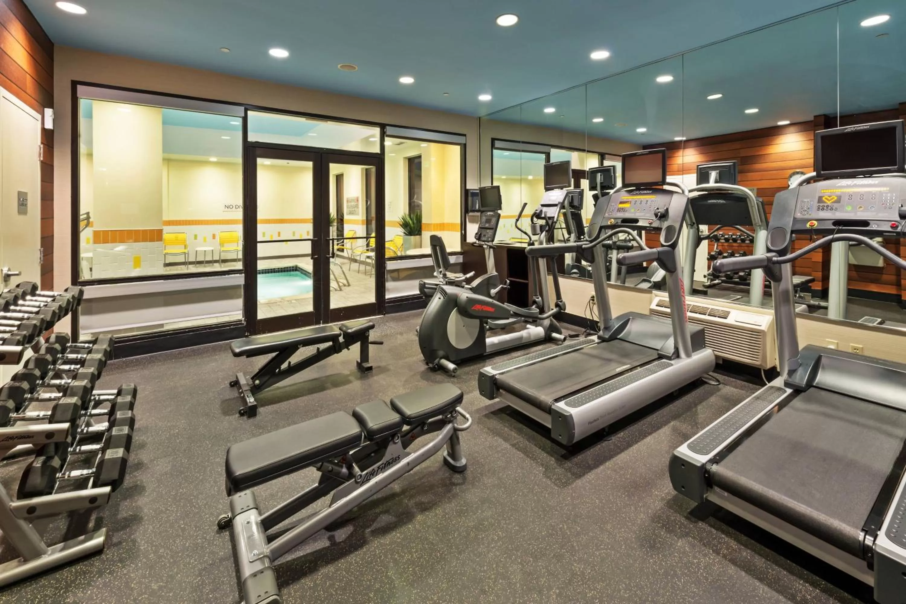 Fitness centre/facilities in Fairfield Inn & Suites Denver Cherry Creek