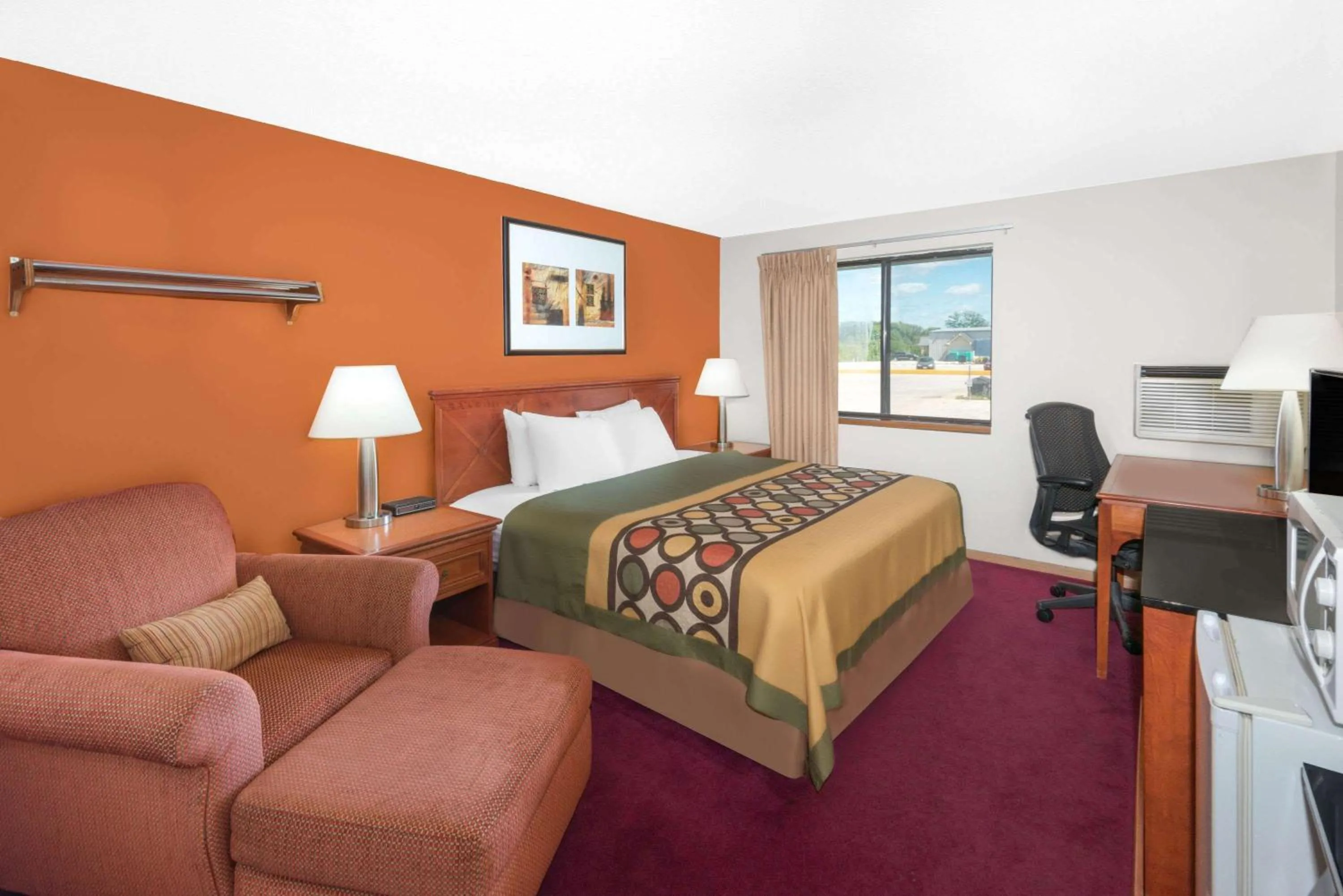 Photo of the whole room, Bed in Super 8 by Wyndham Algona