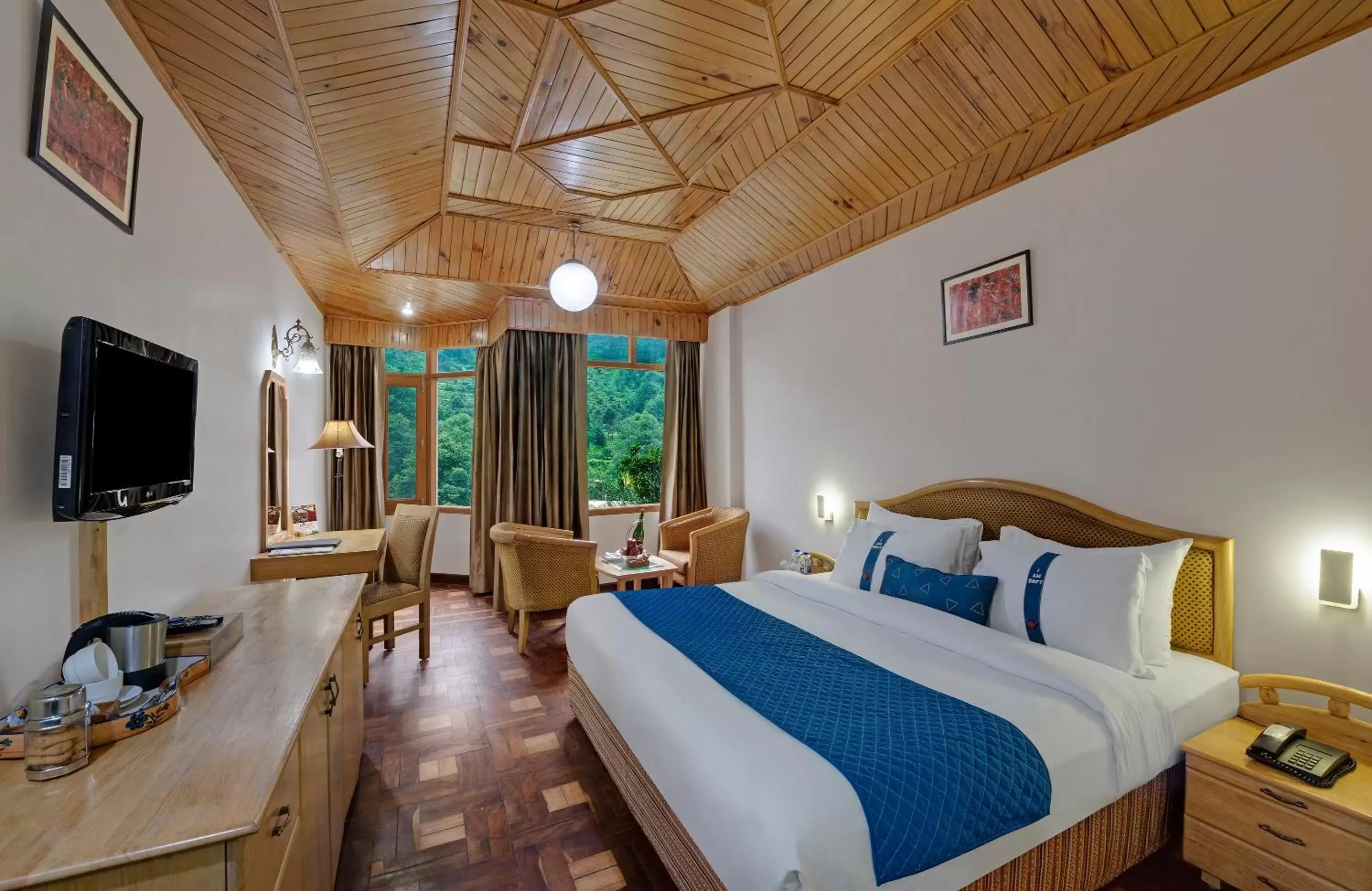 Deluxe Double Room with Mountain View in Bravia Hotel Manali Inn Deluxe Double Room with Mountain View in Bravia Hotel Manali Inn