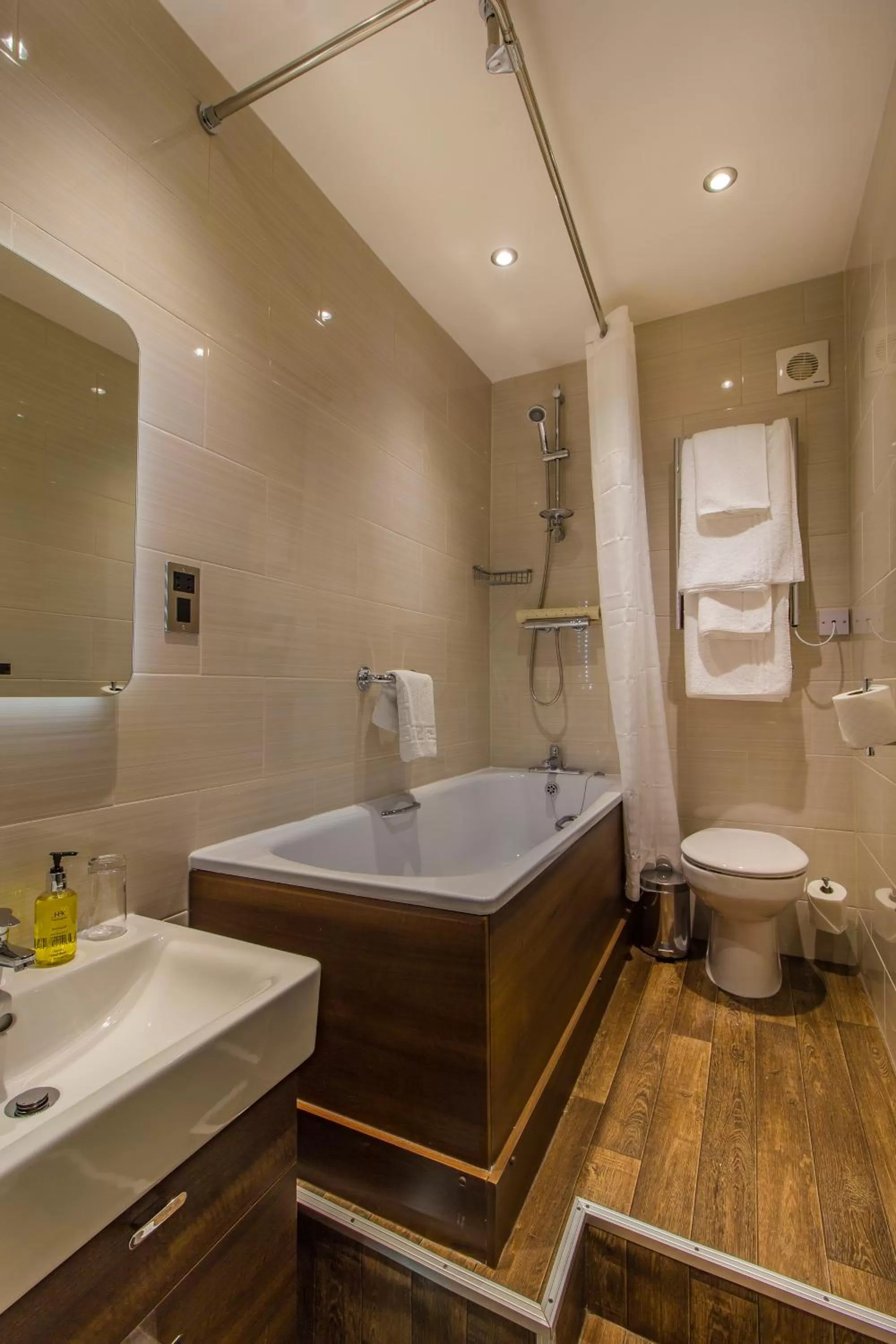 Bathroom in The Kings Head Hotel, Richmond, North Yorkshire - The Coaching Inn Group