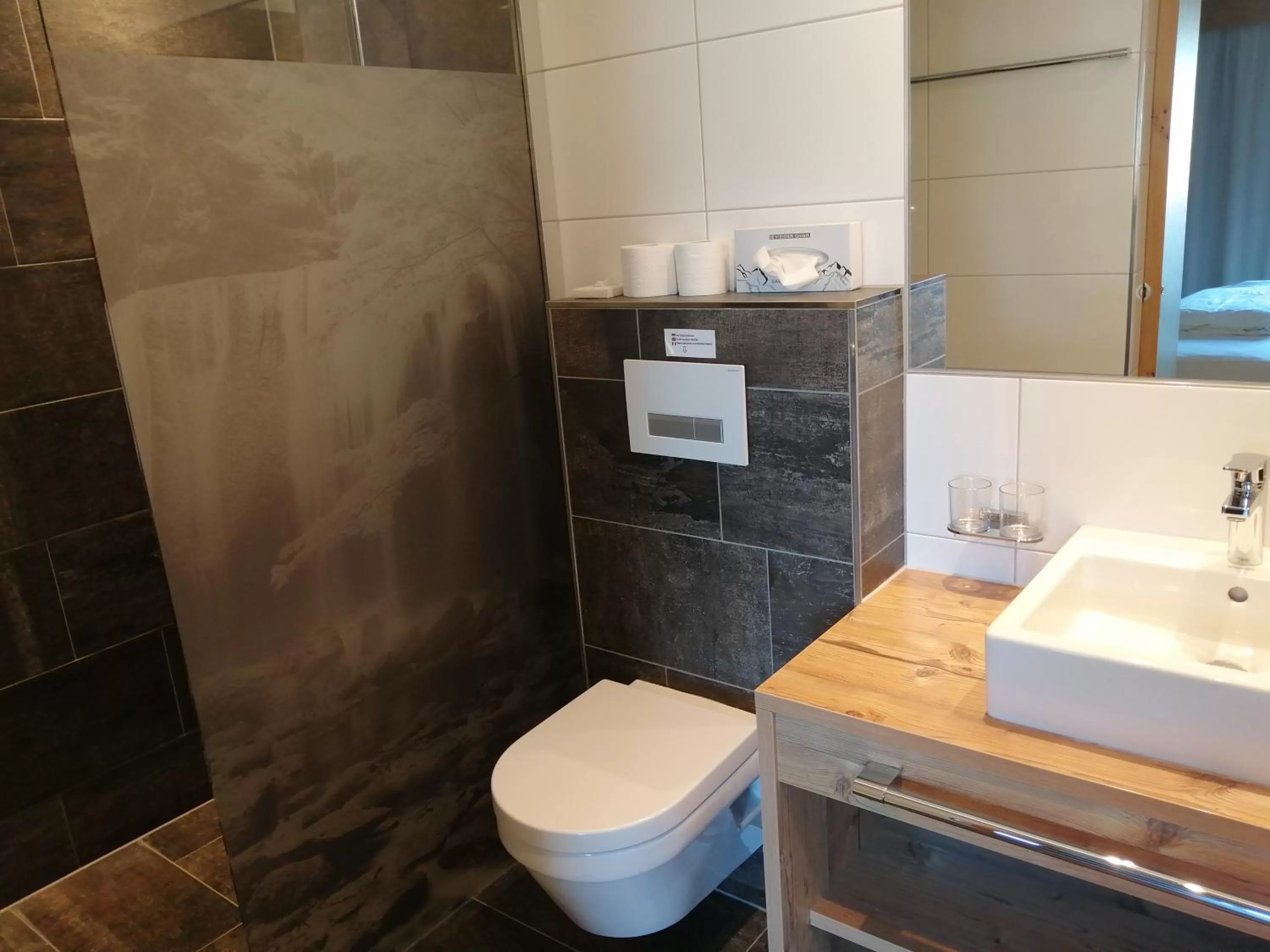 Bathroom in Hotel Enzian