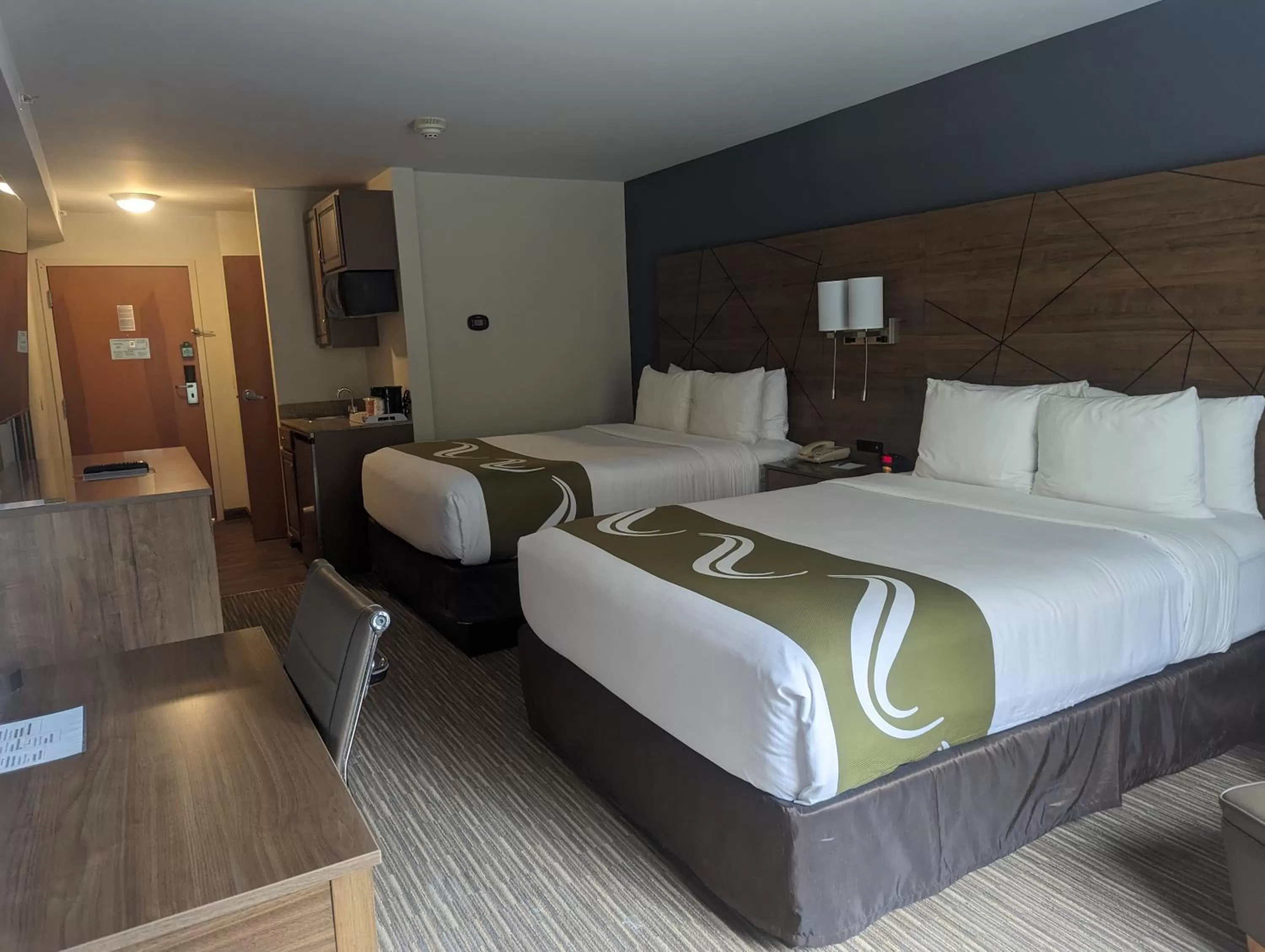 Bed in Quality Inn & Suites Northampton - Amherst