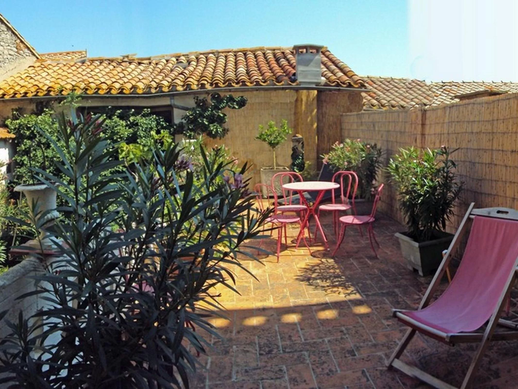 Property building in Les Chambres des Dames