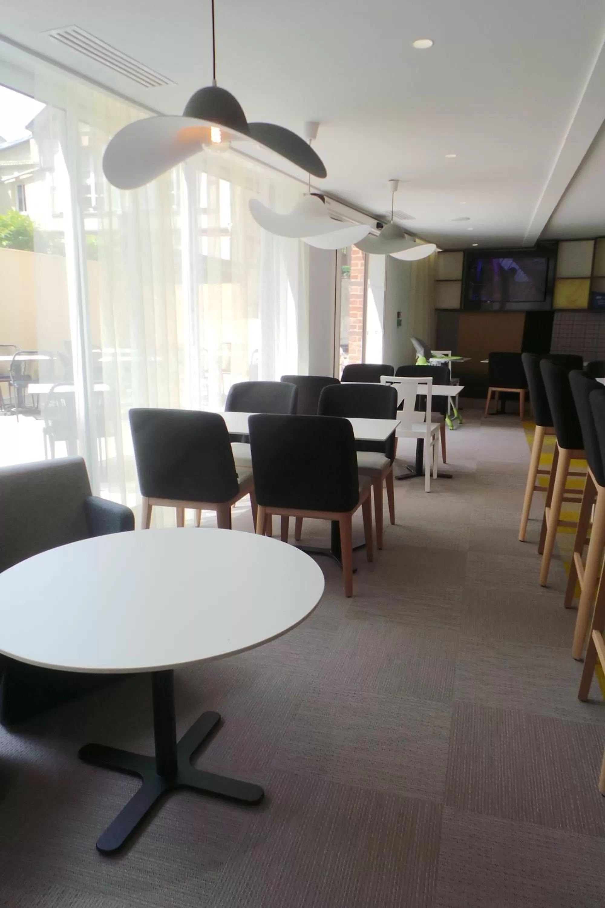 Lounge or bar in ibis Styles Deauville Centre