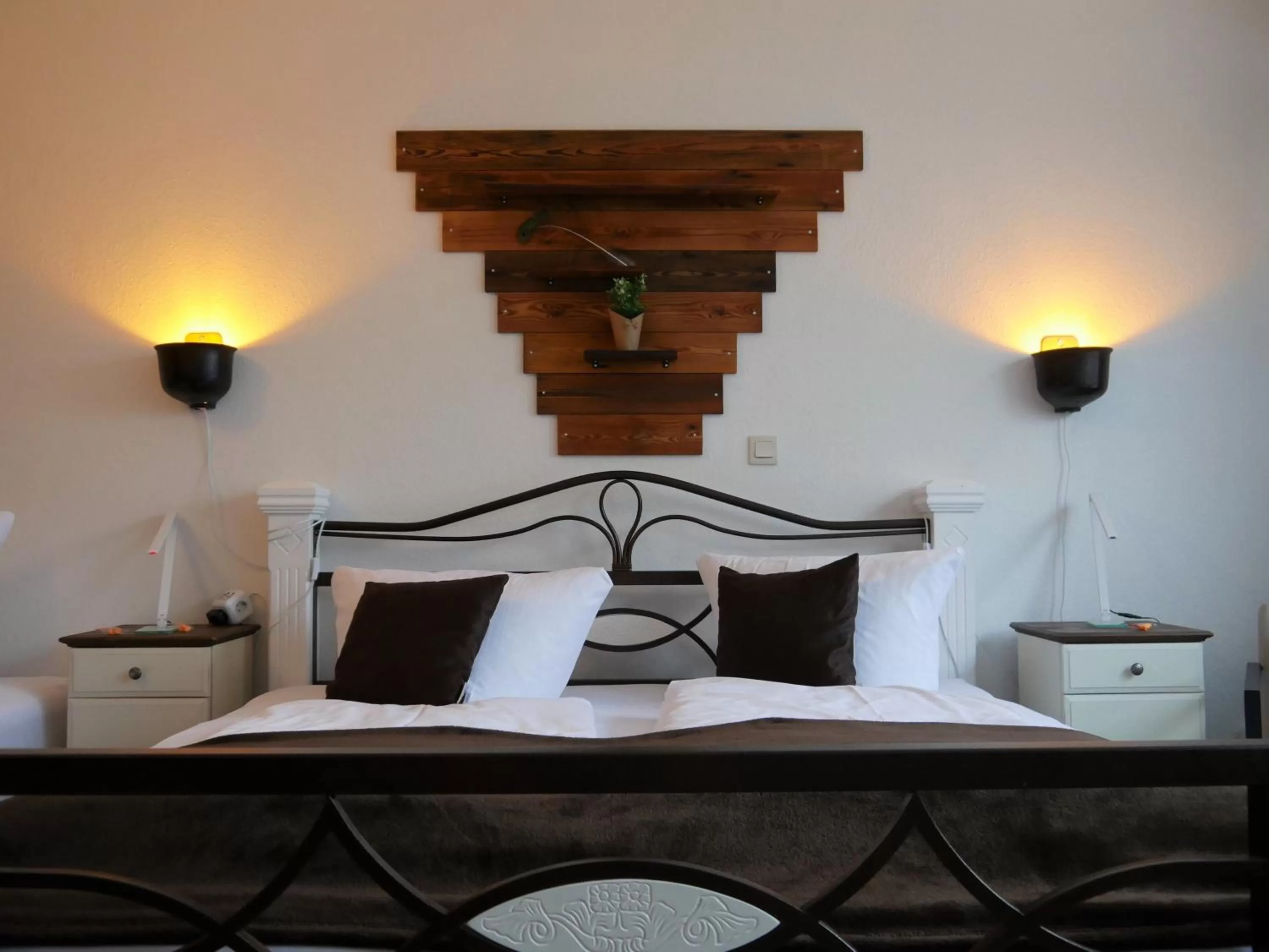 Bed in Hotel Seeblick am Sankelmarker See - Natur und Erholung