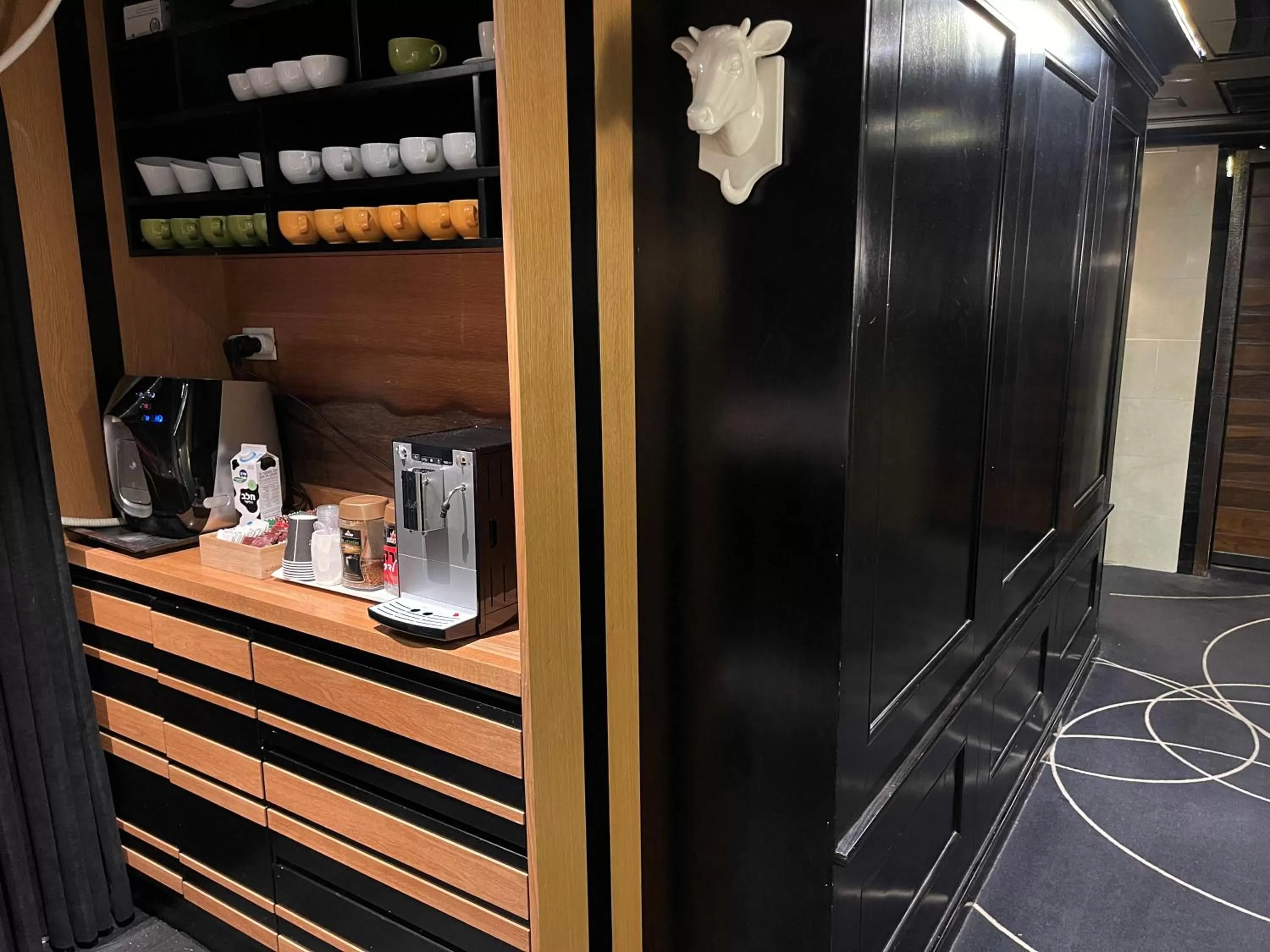 Coffee/tea facilities in 21st Floor Hotel