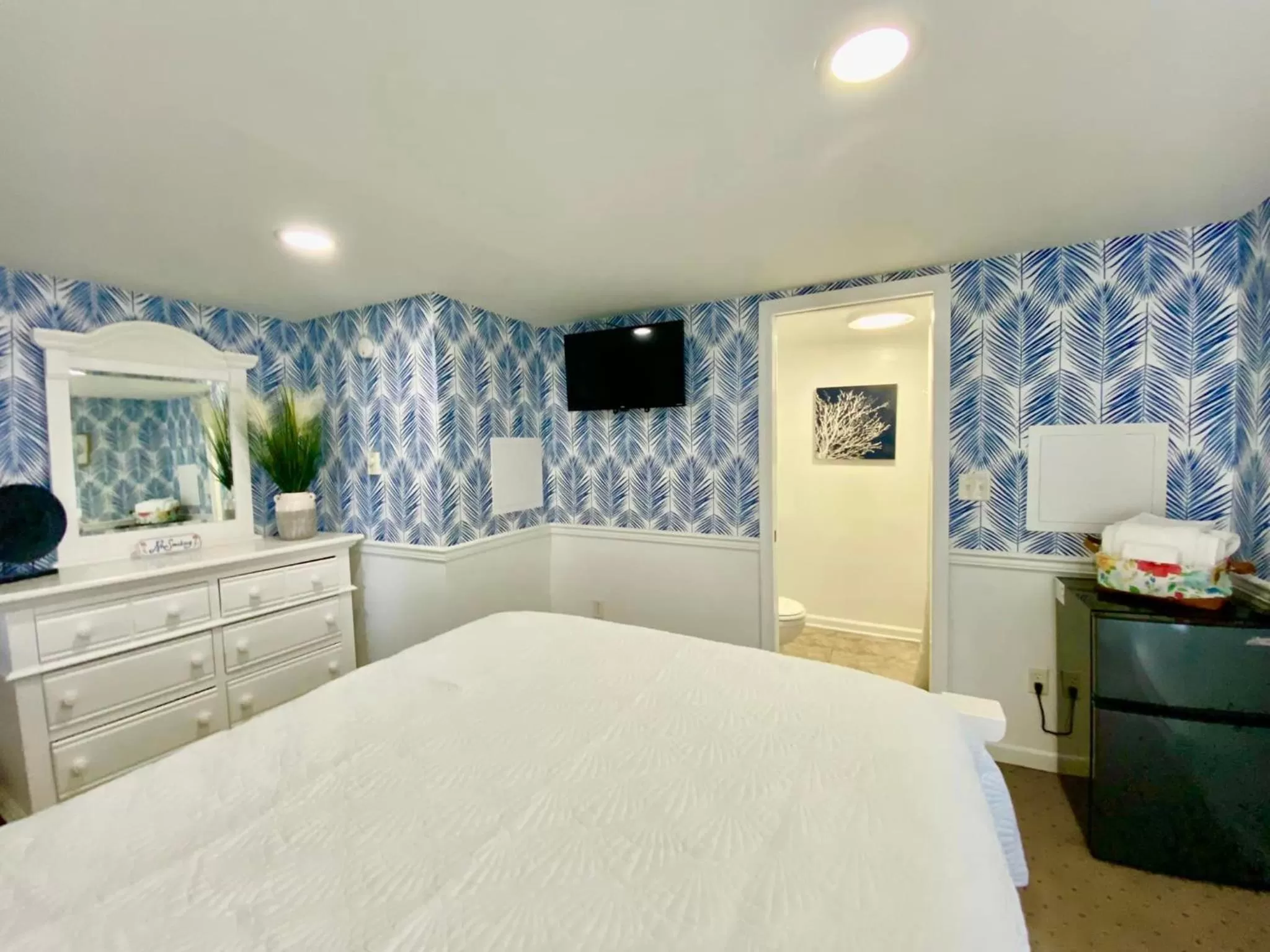 TV and multimedia, Bed in Atlantic House Bed & Breakfast