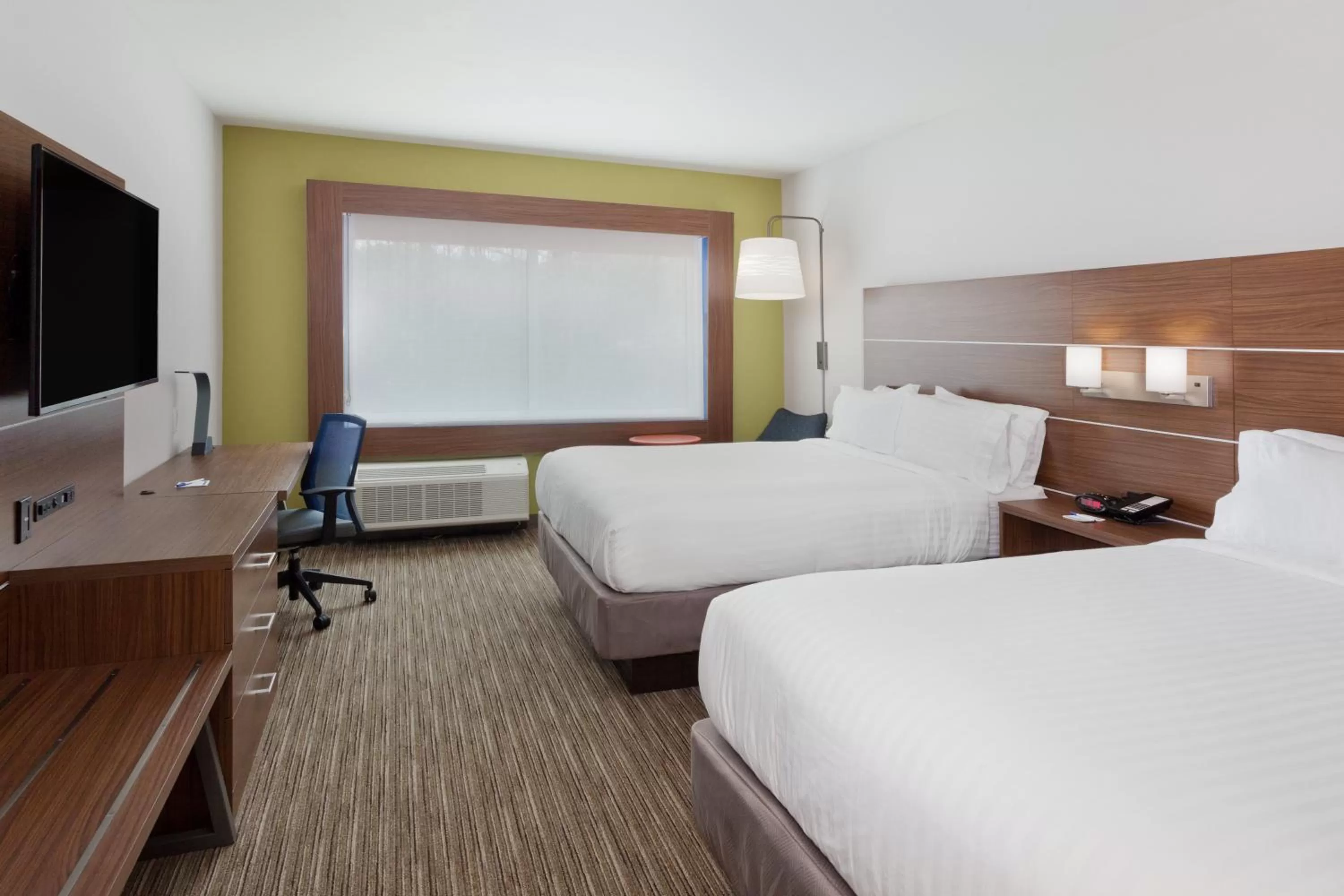 Photo of the whole room, Bed in Holiday Inn Express & Suites - Cartersville by IHG