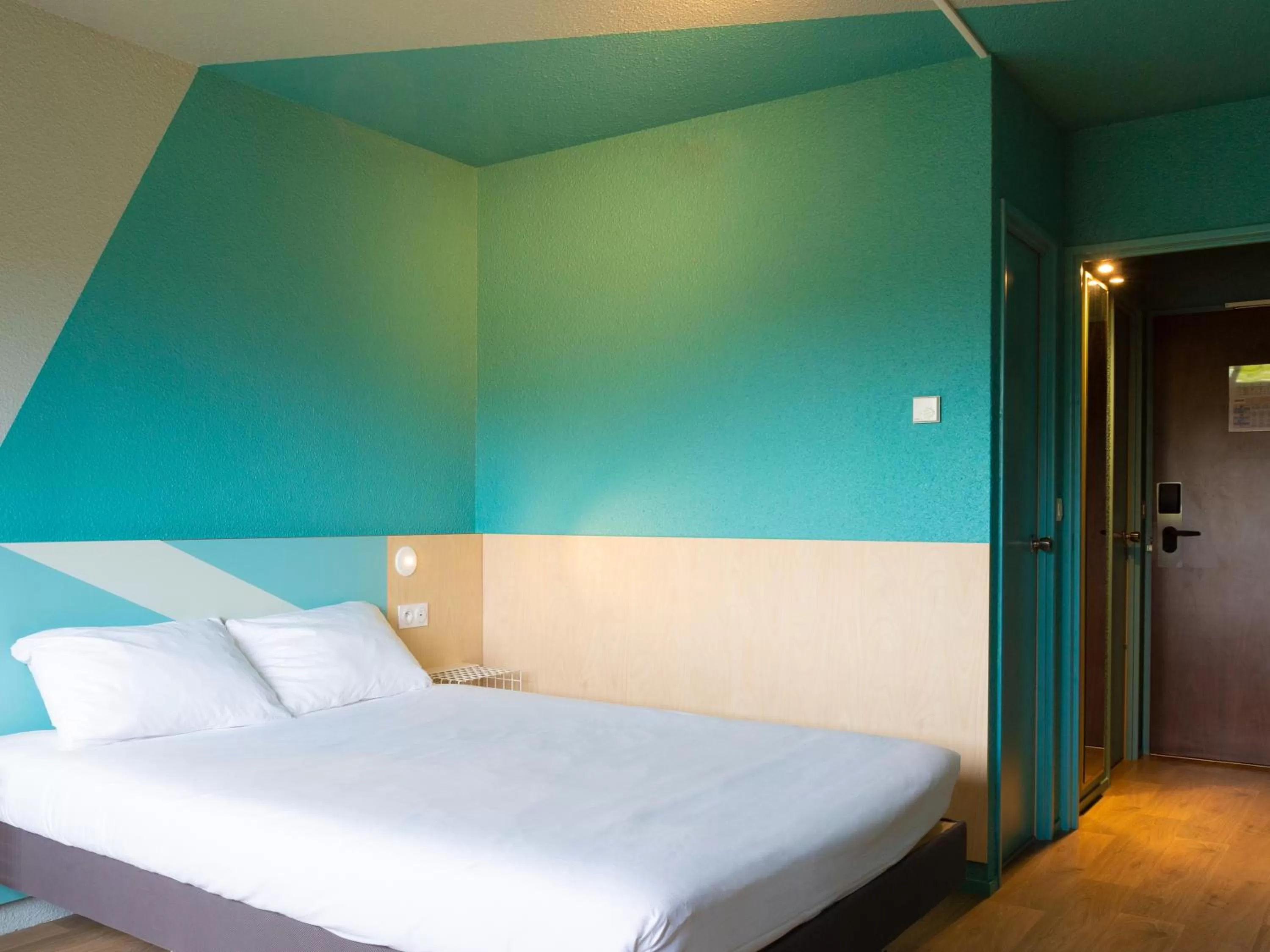 Photo of the whole room, Bed in ibis budget Tours Sud