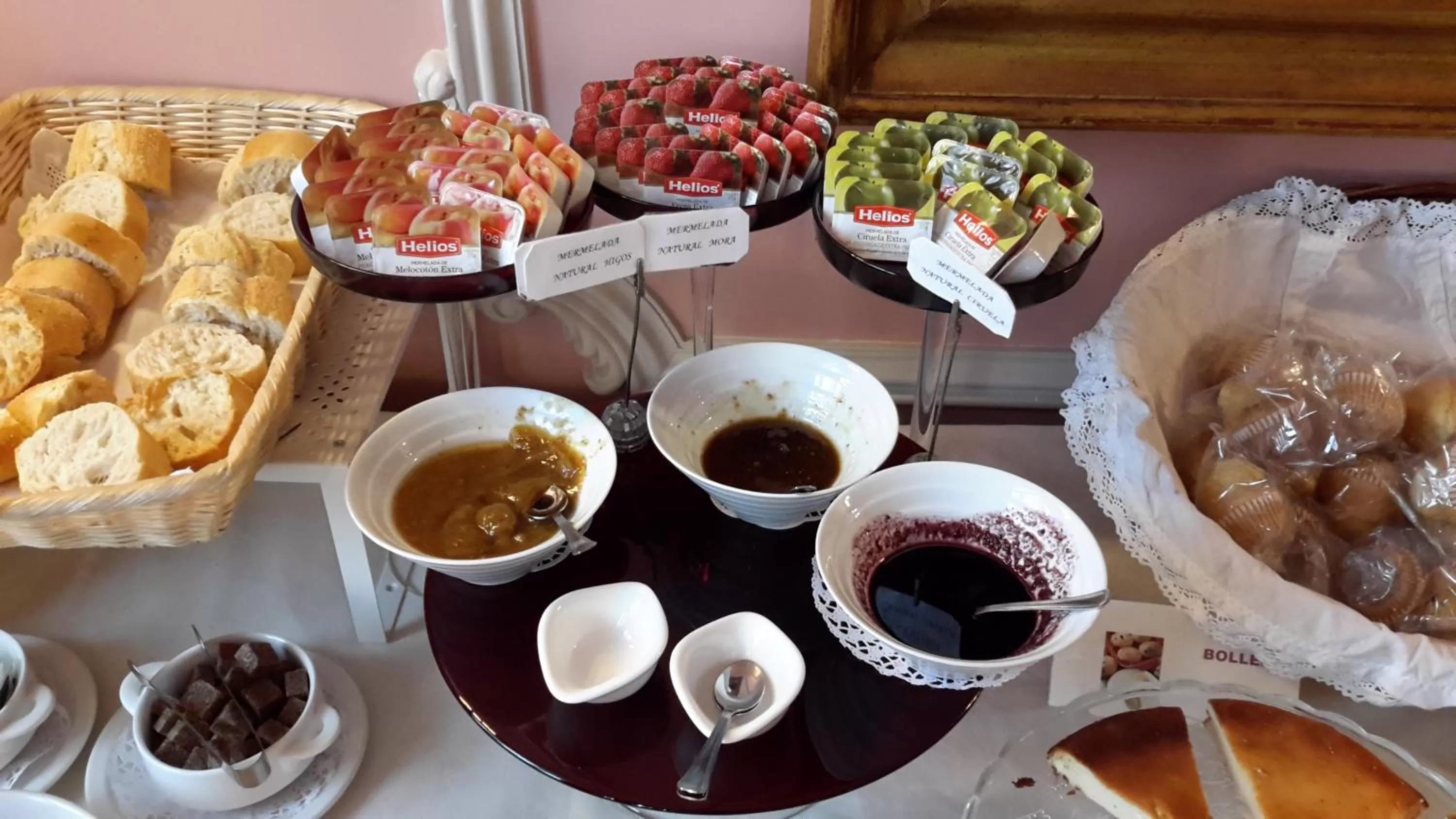 Buffet breakfast in Palacio Azcárate Hotel