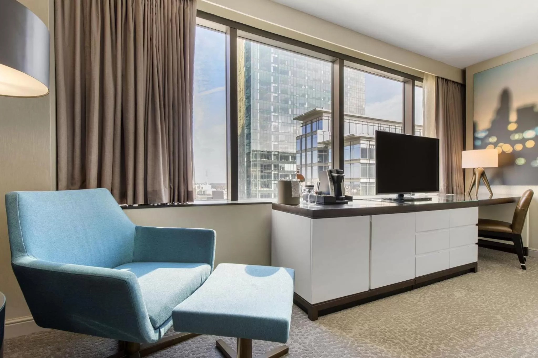 Photo of the whole room in Omni Charlotte Hotel