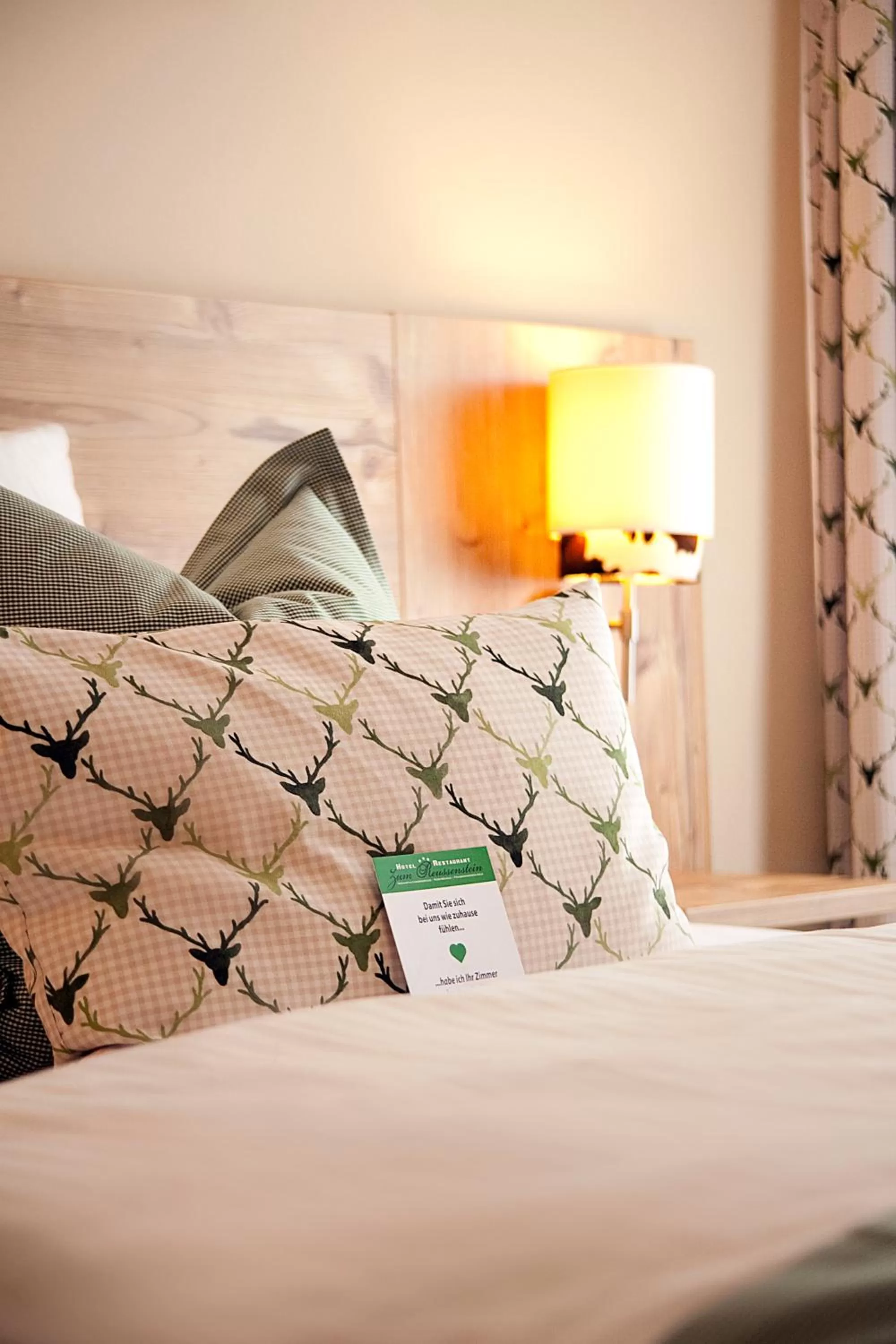 Bed in Hotel & Restaurant Zum Reussenstein