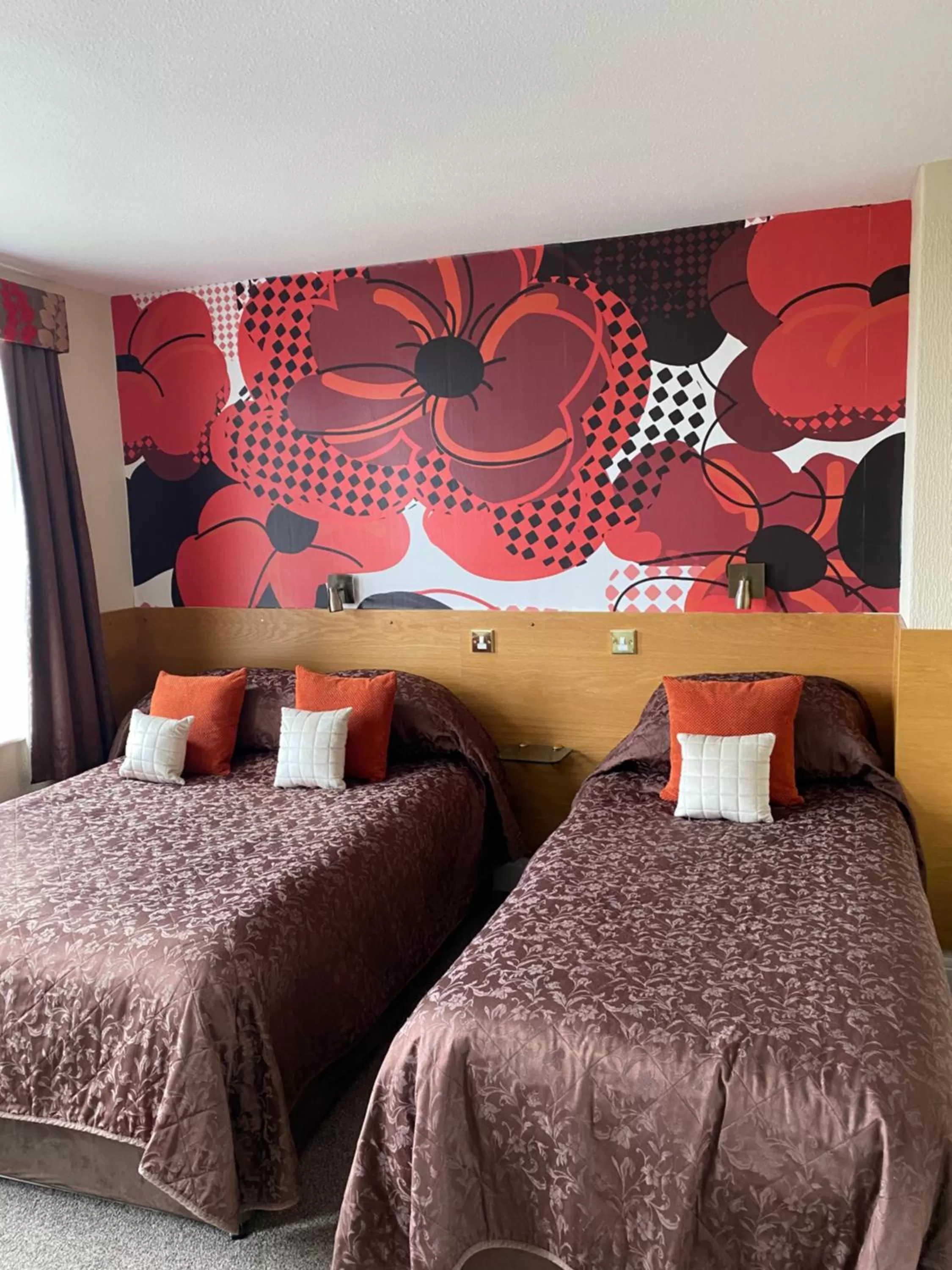 Bedroom, Bed in Park Manor Hotel