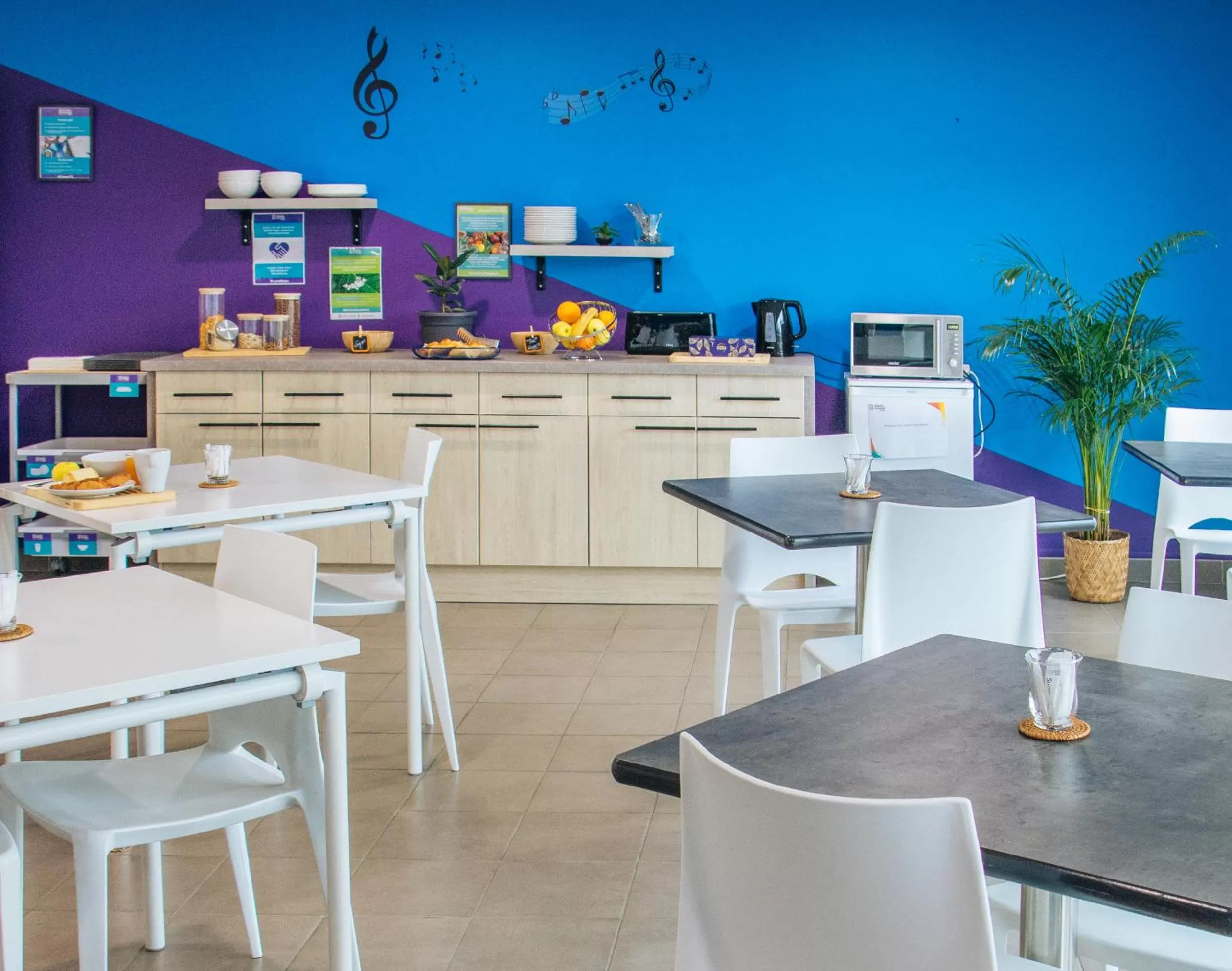 Restaurant/Places to Eat in Twenty Business Flats Le Mans Ouest