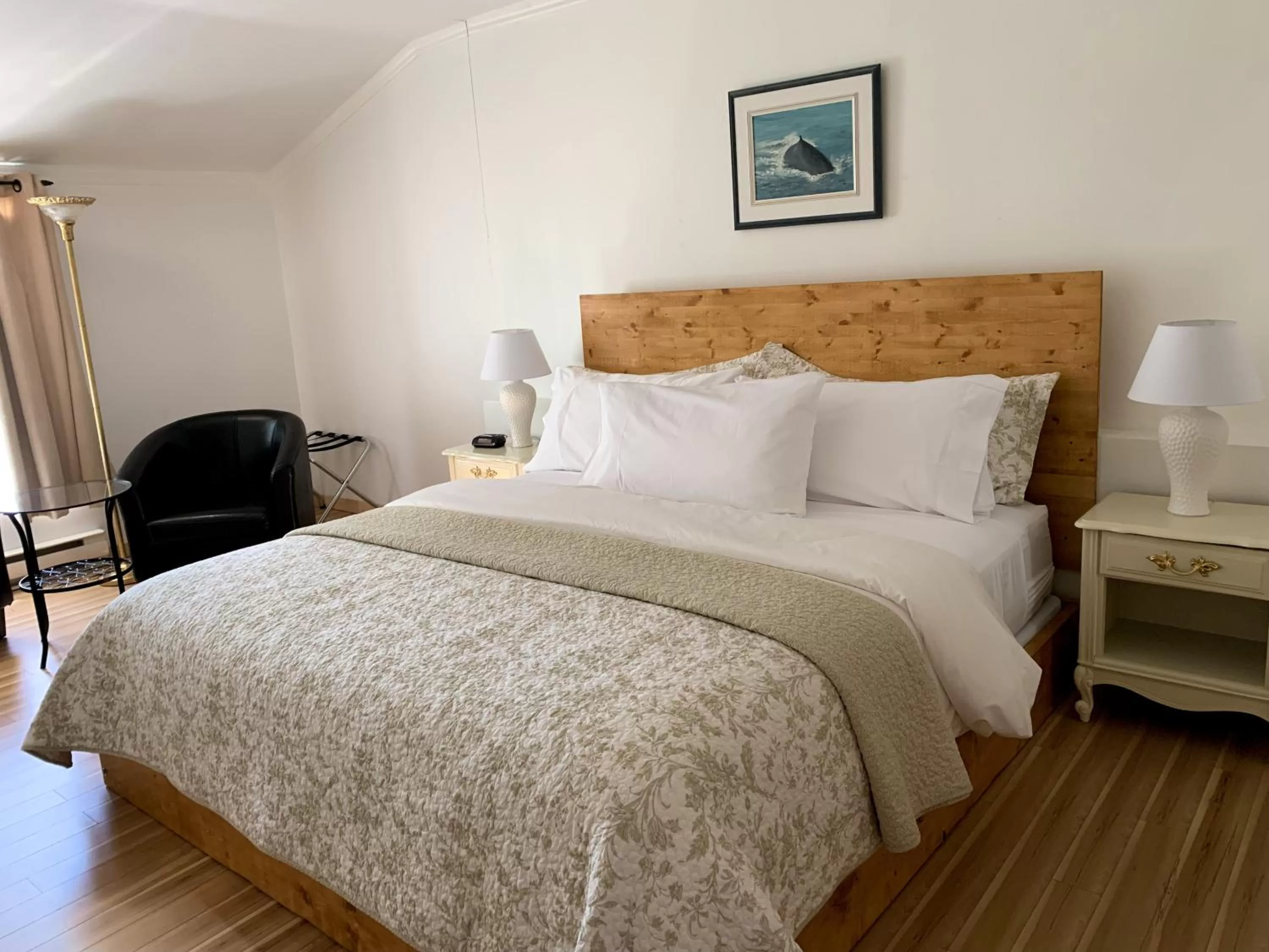 Bed in Auberge la Rosepierre bistro Henri