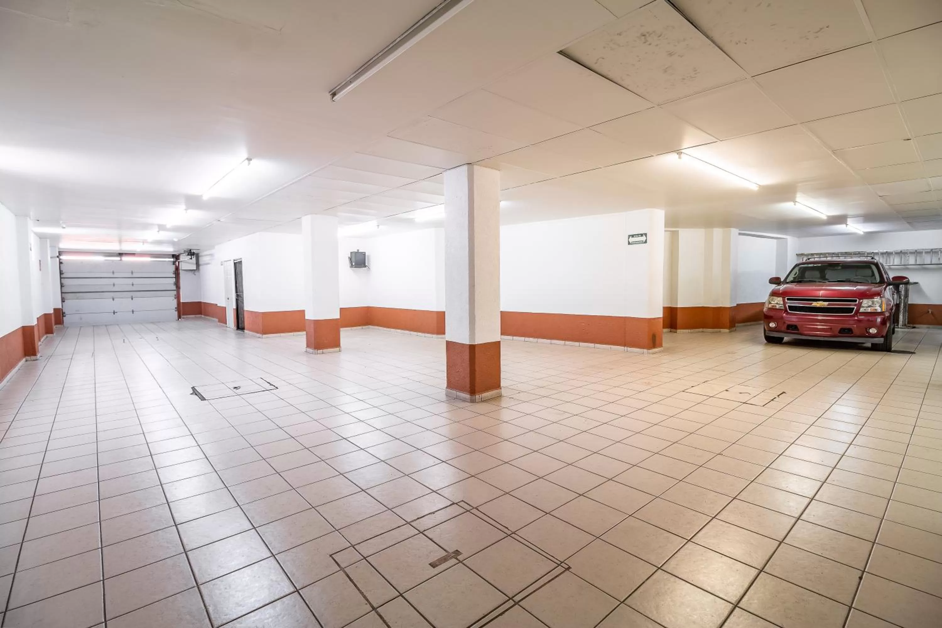 Parking in Hotel Alcazar - Guadalajara Centro Historico