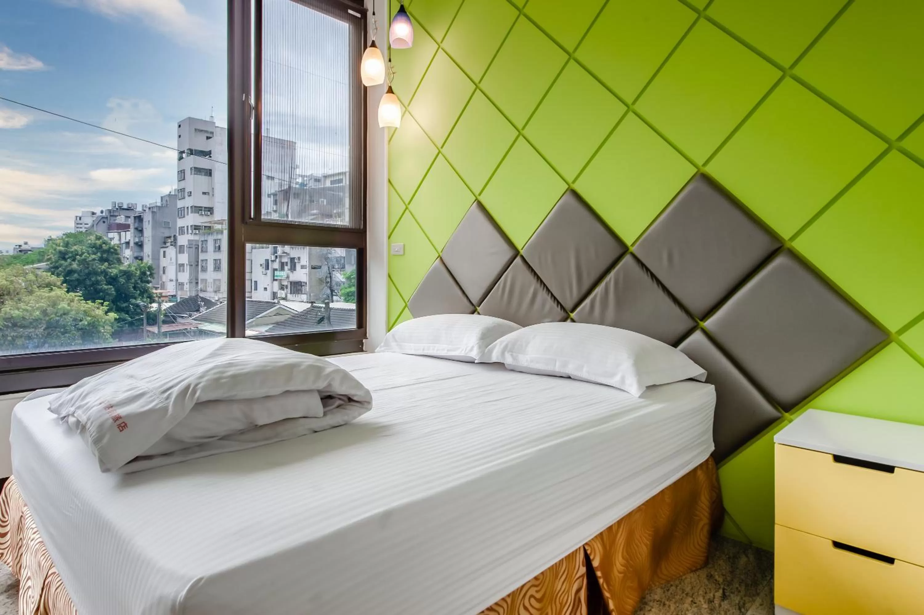 Bed in lightness Station Inn