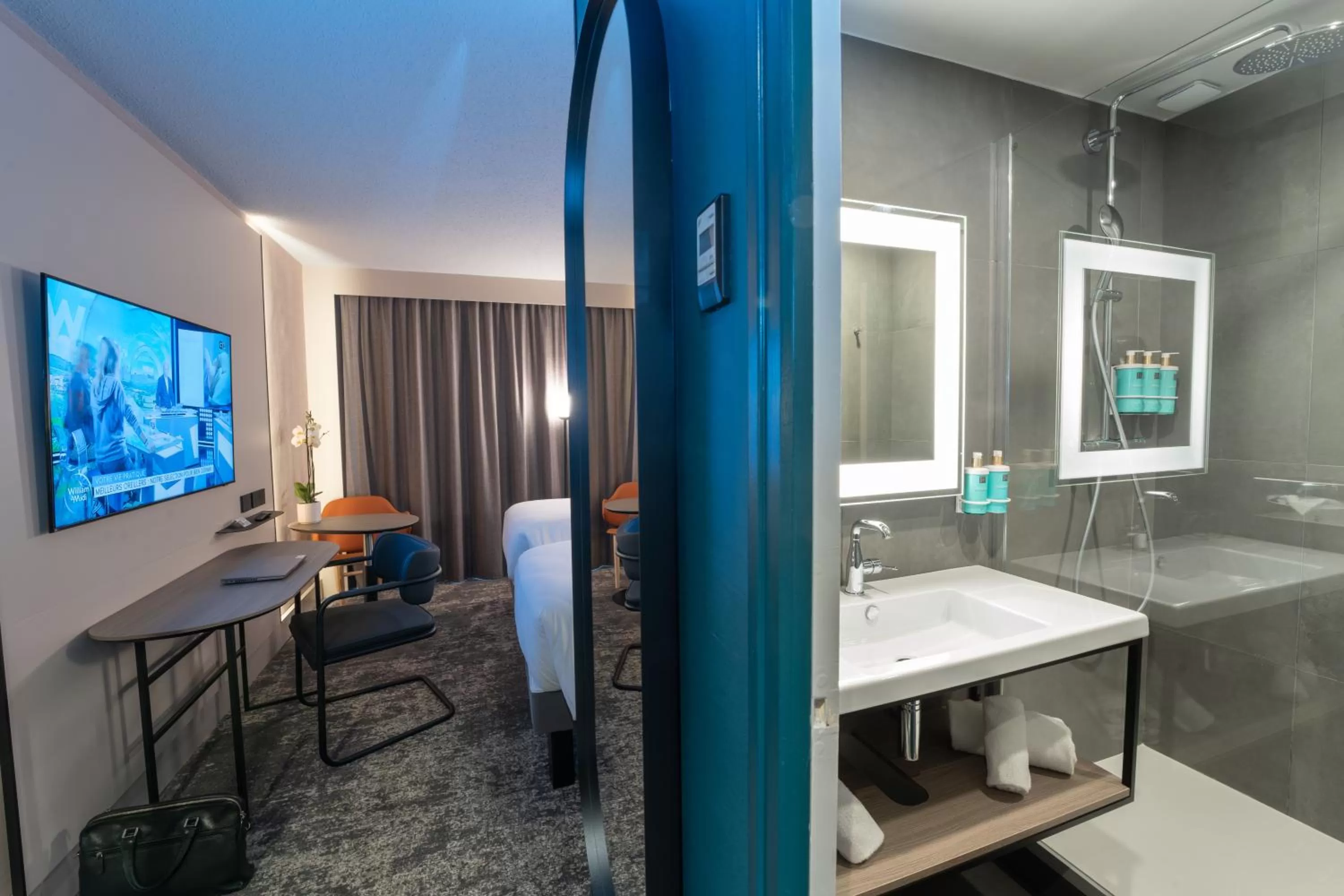 Shower in Hotel Mercure Angers Lac De Maine